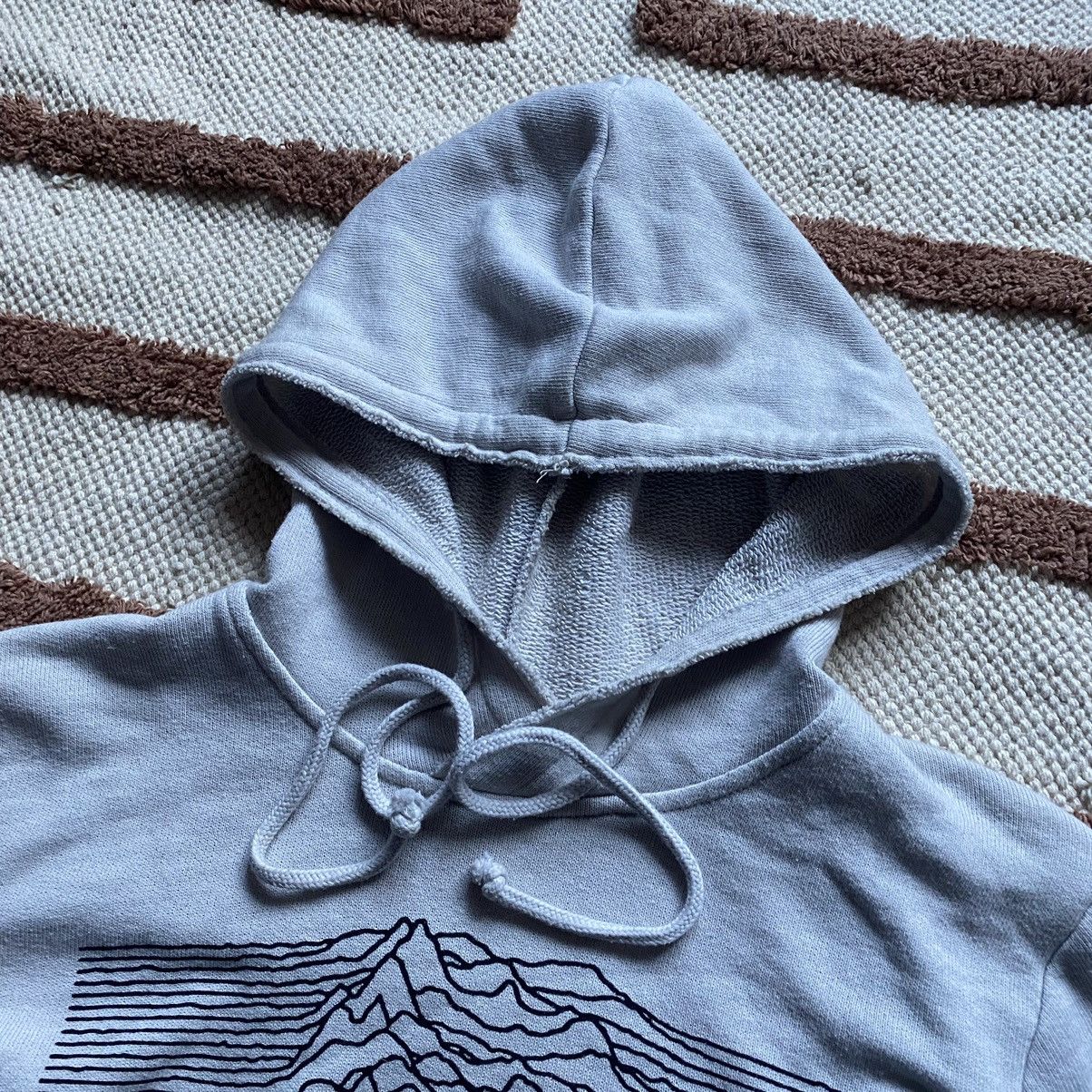Band Tees JOY DIVISION Y2K UNKNOWN PLEASURES BIG LOGO HOODIE Size US M / EU 48-50 / 2 - 3 Thumbnail