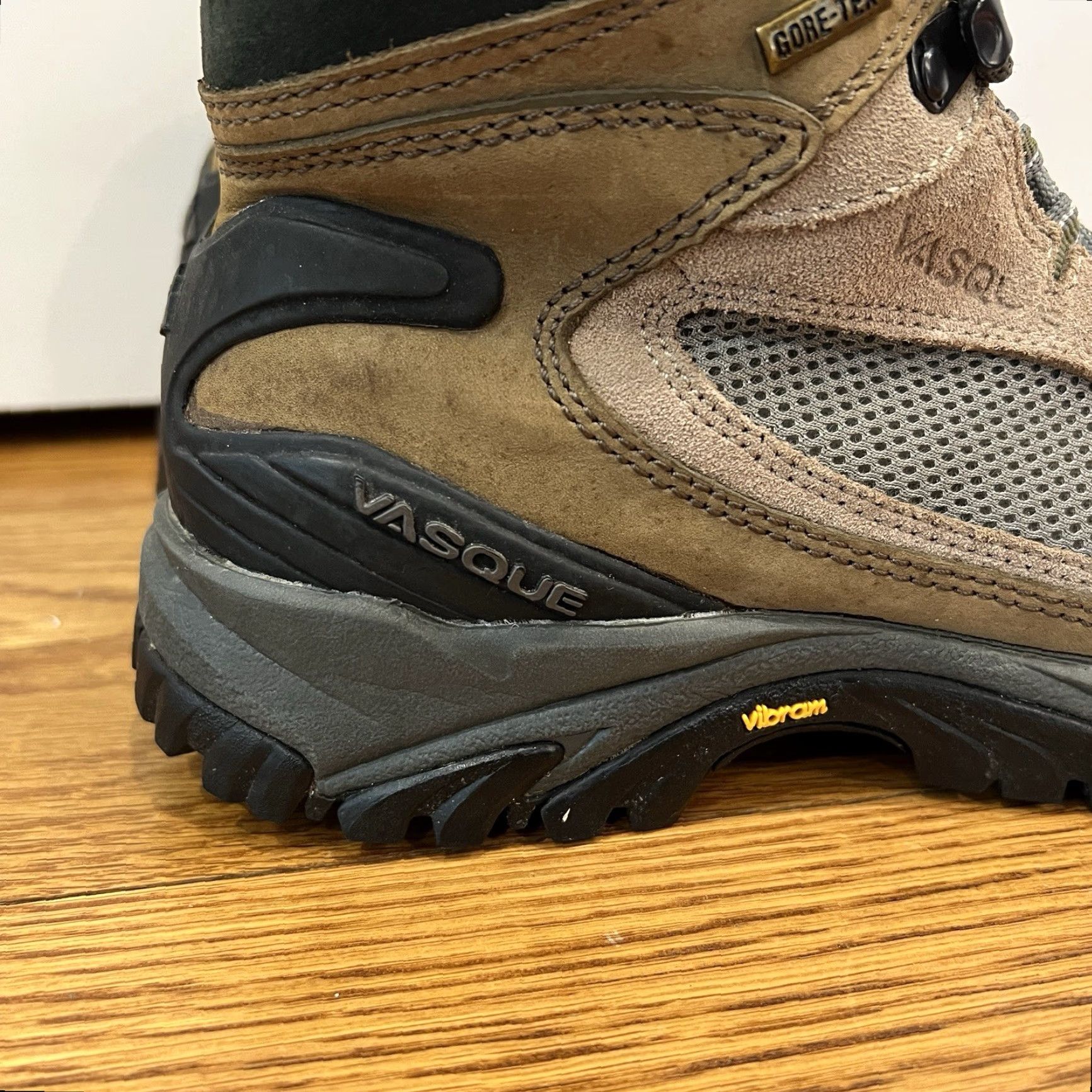 Vasque Vasque Women's Hiking Boots Size 7.5 Brown Black Leather Mid Top Gore-Tex Outdoor Size M / US 6-8 / IT 42-44 - 4 Thumbnail