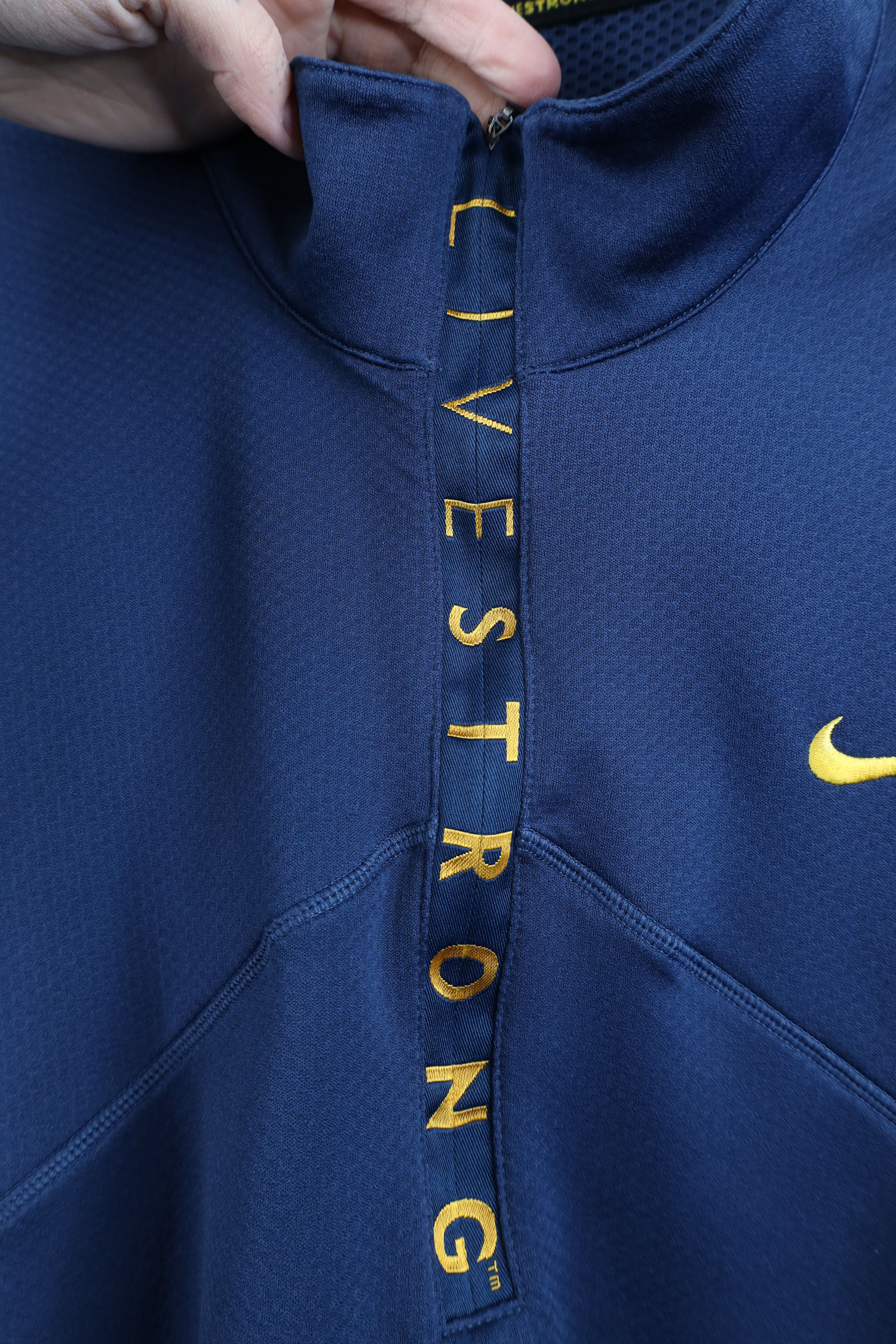 Nike Vintage Nike Livestrong Armstrong Thermal Pullover Jacket Size US XXL / EU 58 / 5 - 4 Thumbnail