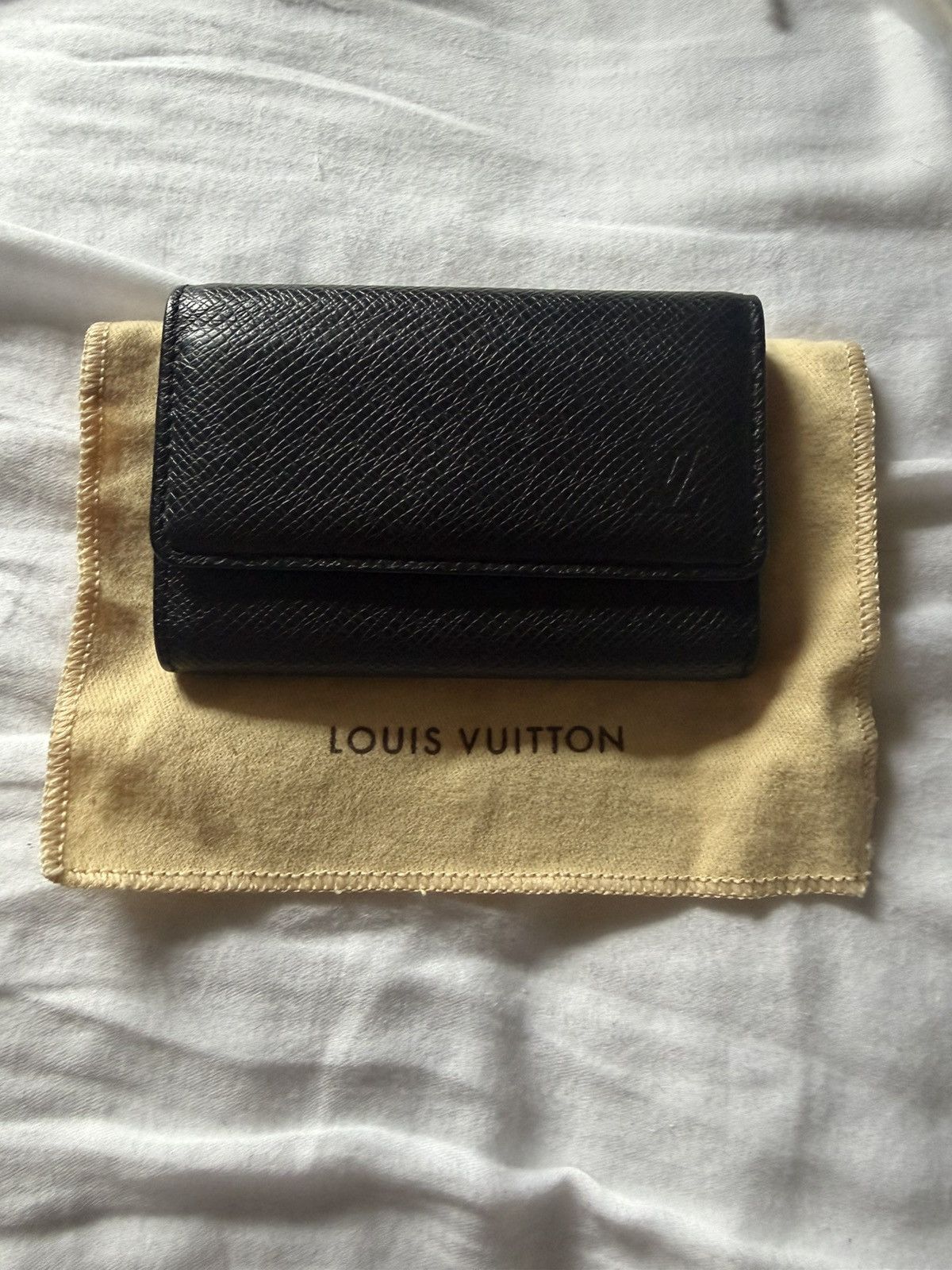 Louis Vuitton Louis Vuitton Black Taiga Key Holder Size ONE SIZE - 10 Thumbnail