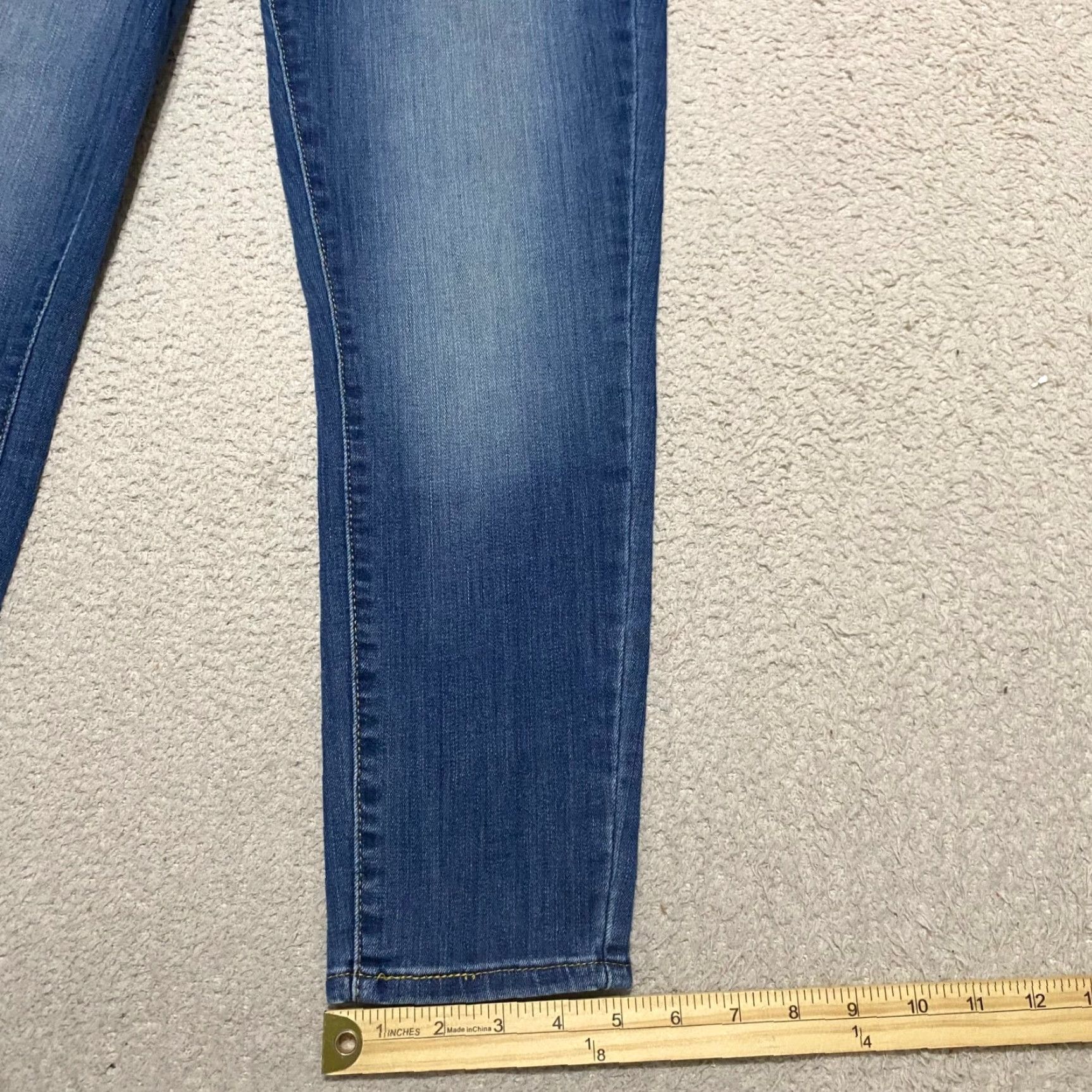 Levi's Levi's Signature Jeans Womens 10 Blue Mid Rise Skinny Crop Pant Regular 5-Pocket Denim Athletic? Size 30" / US 8 / IT 44 - 5 Thumbnail
