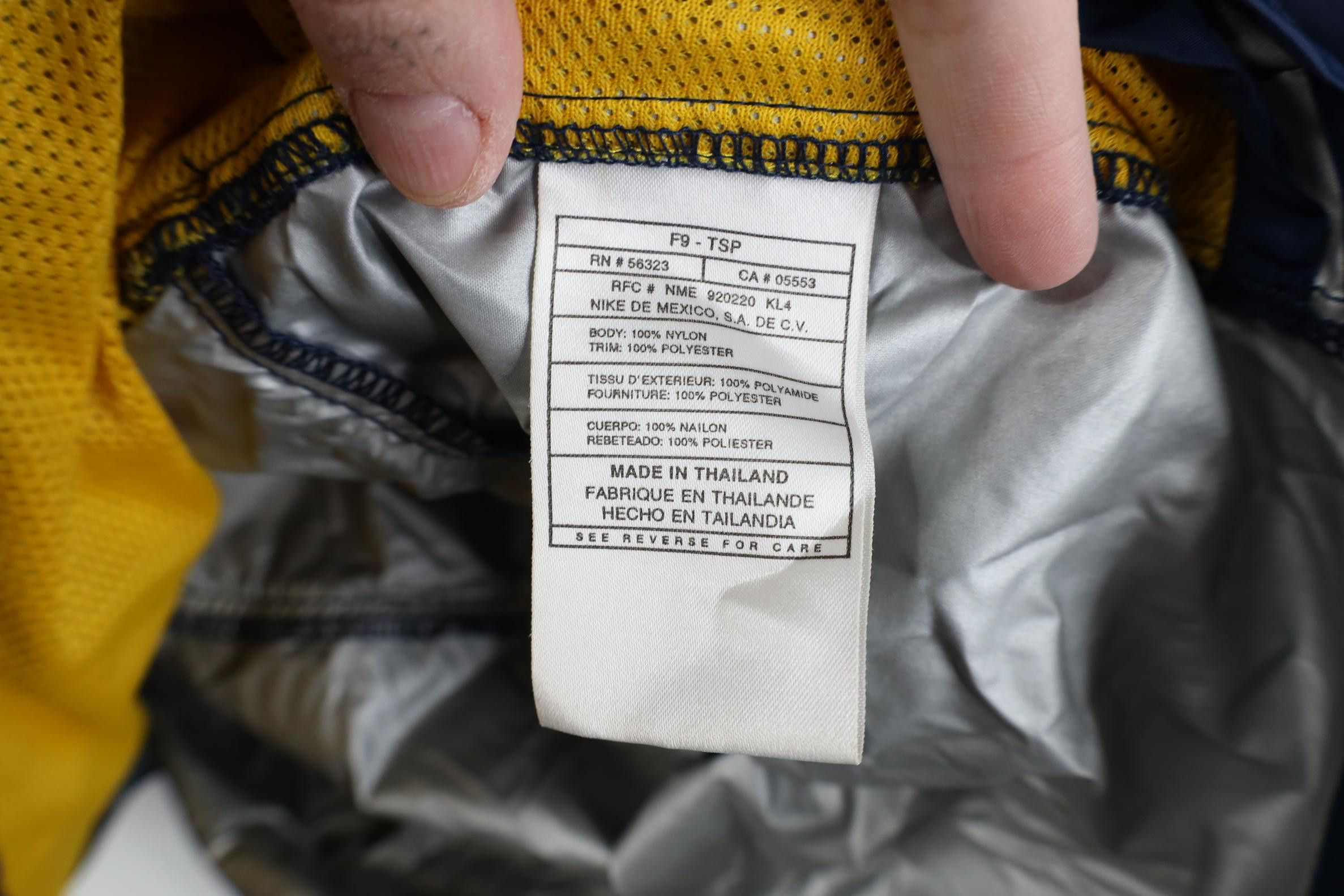 Nike Vintage 90s Nike Swoosh University of Michigan Rain Jacket Size US L / EU 52-54 / 3 - 12 Thumbnail