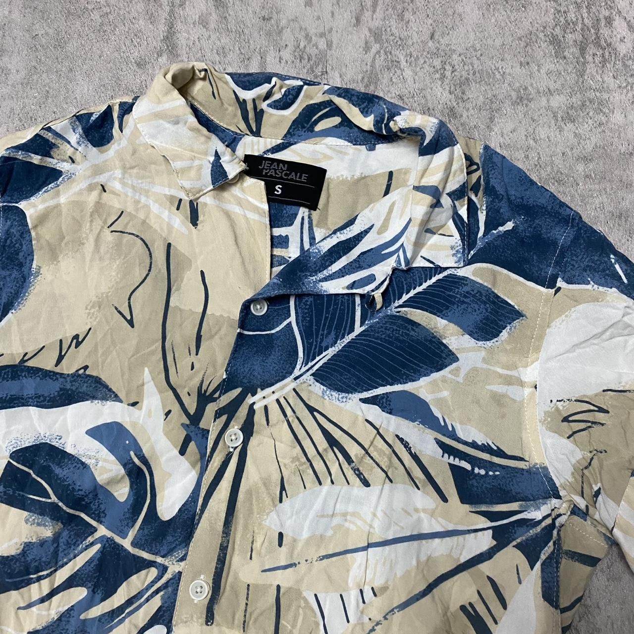Other Blue and cream short sleeve button down shirt Size US S / EU 44-46 / 1 - 2 Thumbnail