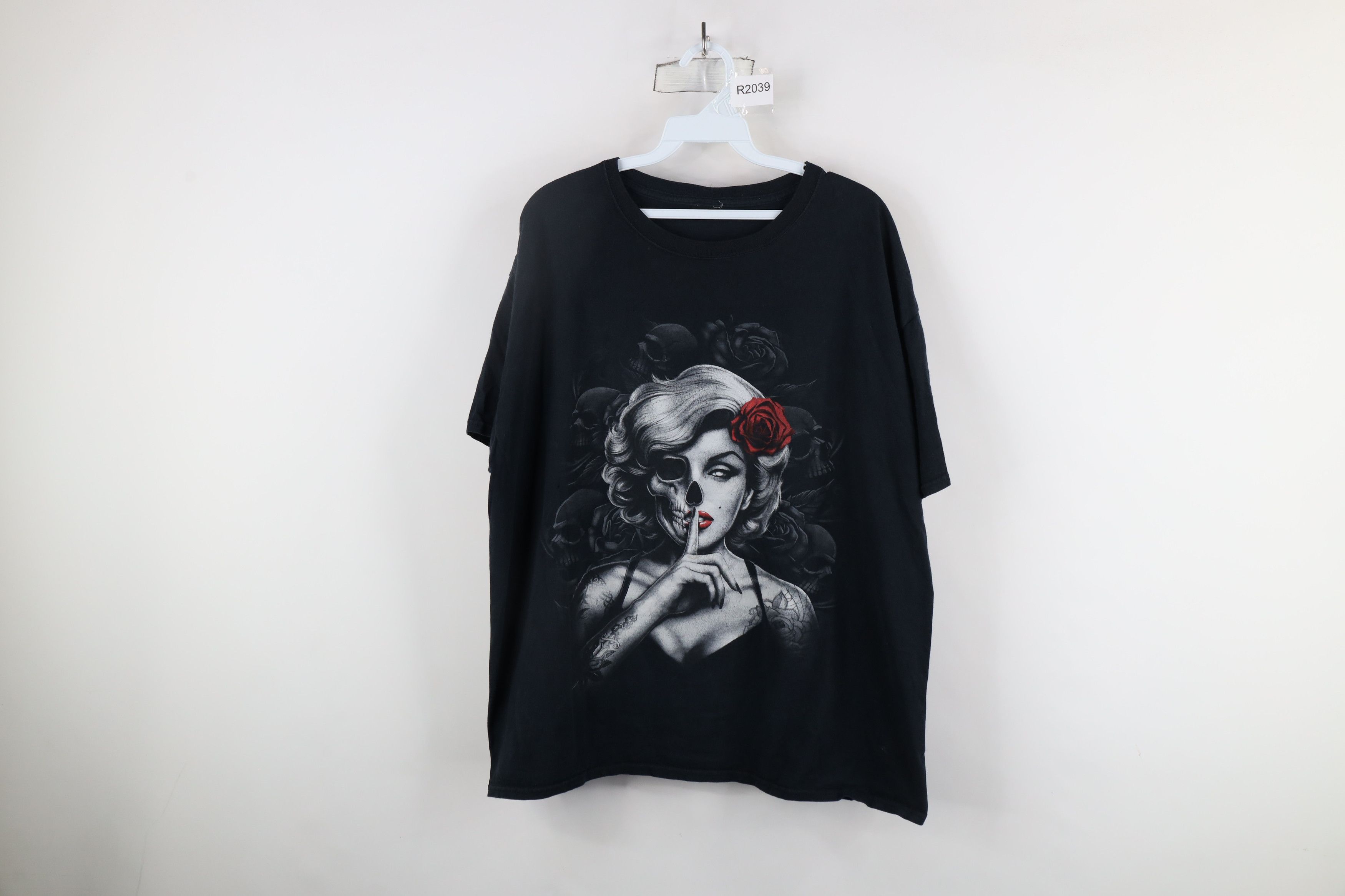 Vintage Vintage Y2K Streetwear Skeleton Pinup Girl UFC MMA T-Shirt Size US XL / EU 56 / 4 - 1 Thumbnail