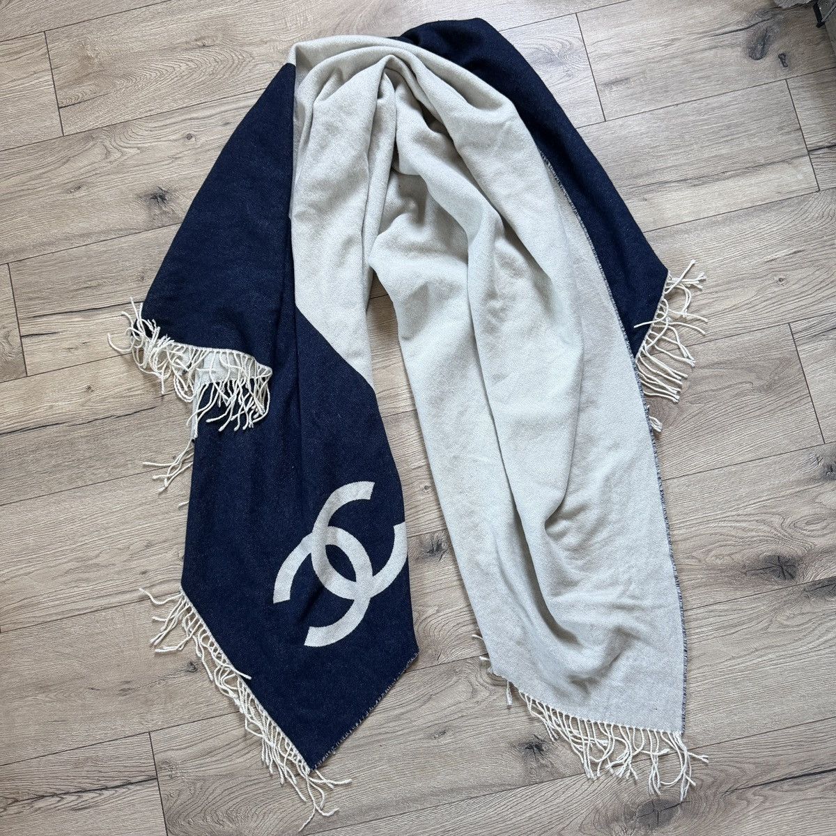 Chanel CHANEL SHAWL Wool/Cashmere 100% Authentic Large Scarf Size ONE SIZE - 7 Thumbnail