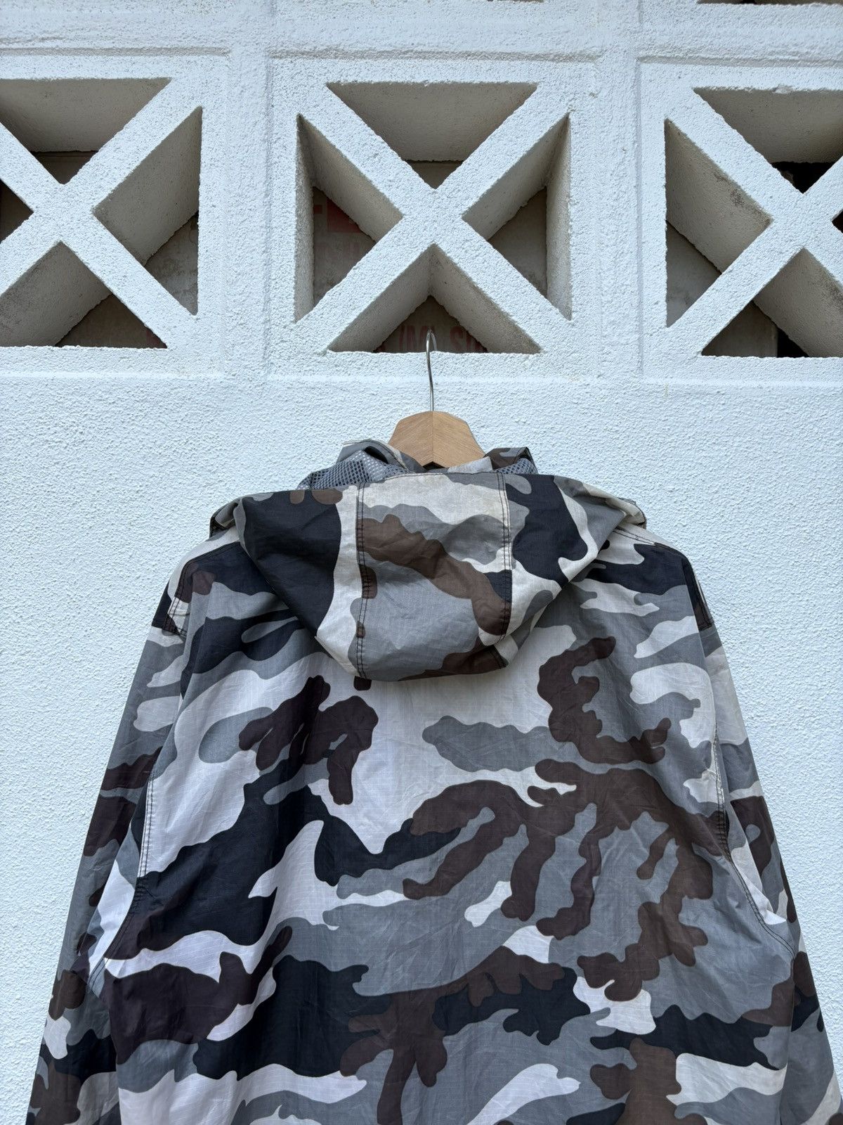 Japanese Brand Even River Camouflage Hooded Windbreaker Jacket Size US L / EU 52-54 / 3 - 8 Thumbnail