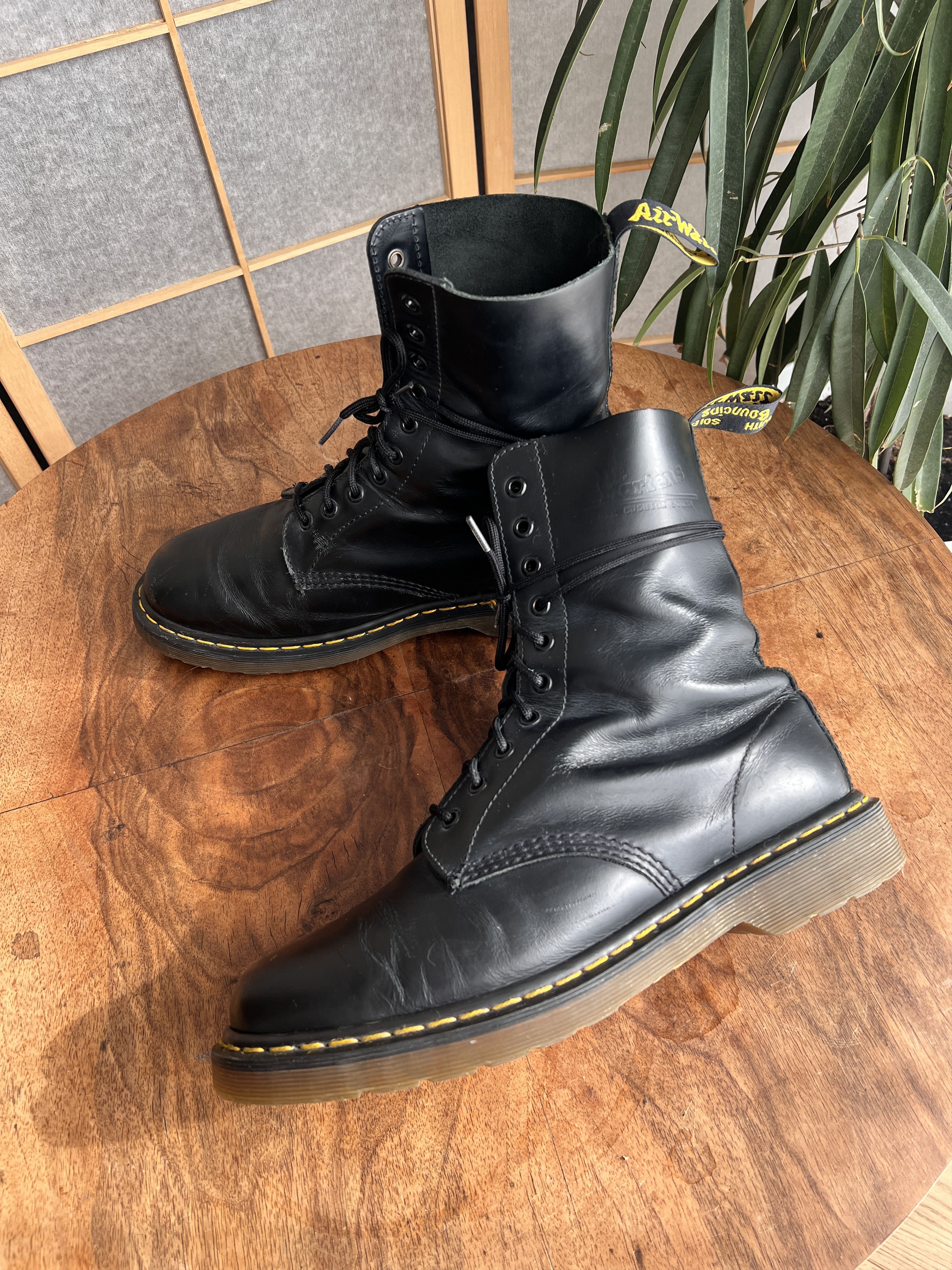 Dr. Martens Crazy! Dr. Martens 1490 Black Leather Lace Up boots 10 eye Size US 9.5 / EU 42-43 - 17 Thumbnail
