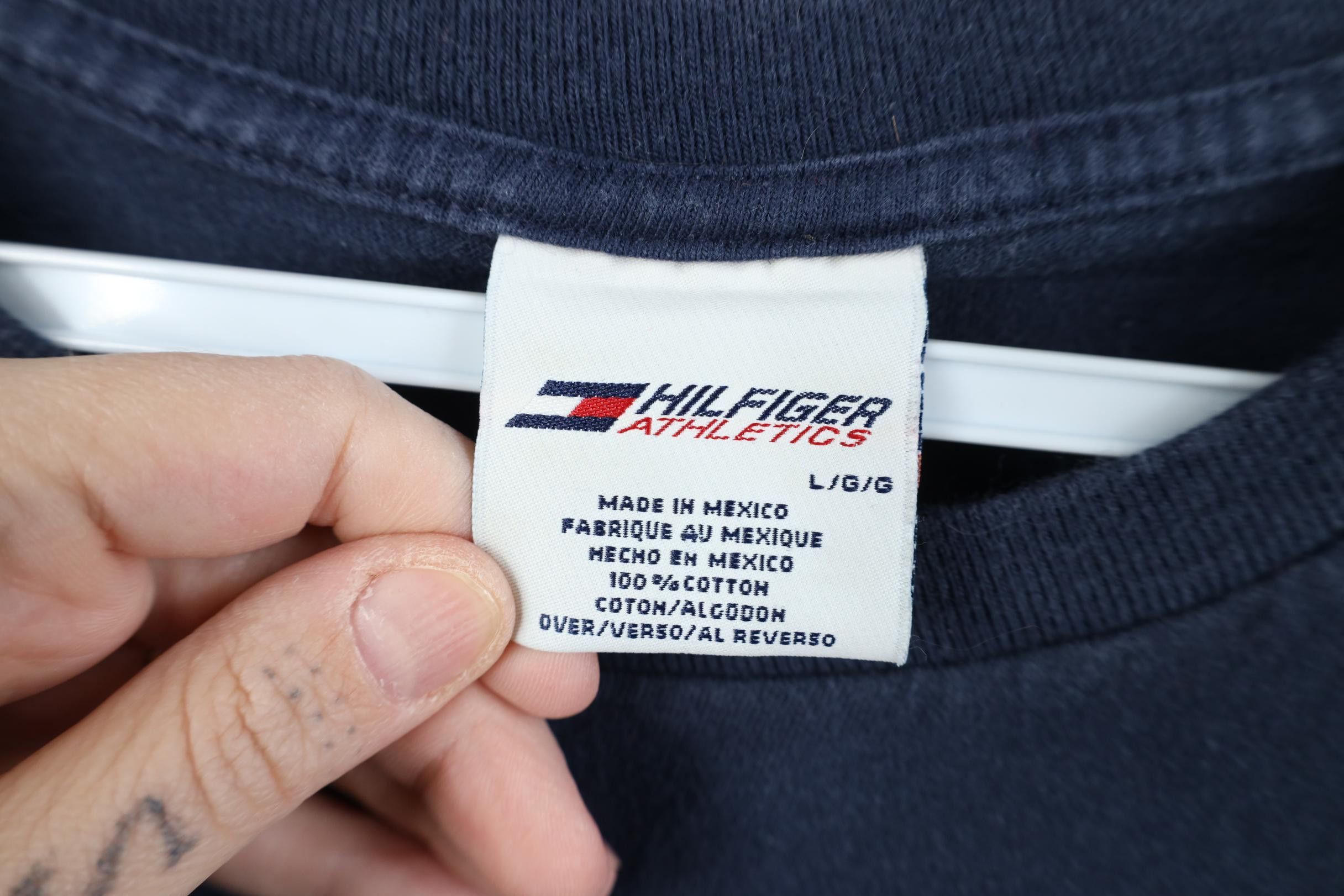 Tommy Hilfiger Vintage 90s Y2K Tommy Hilfiger Spell Out Center Logo T-Shirt Size US L / EU 52-54 / 3 - 10 Thumbnail