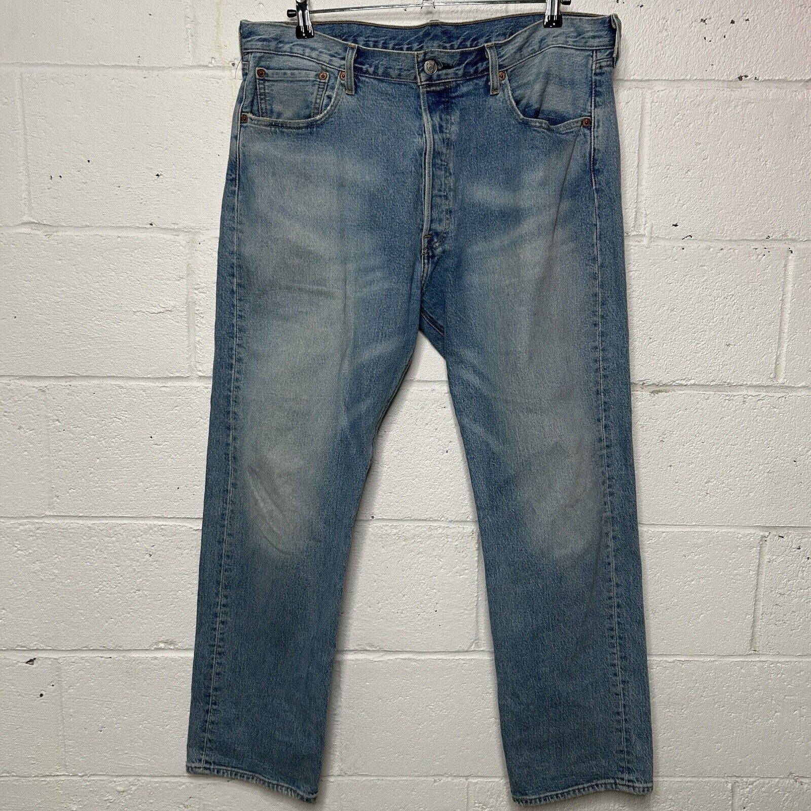 Levi's Levi’s 501 Straight Button Fly “Medium Wash” Size US 36 / EU 52 - 1 Thumbnail