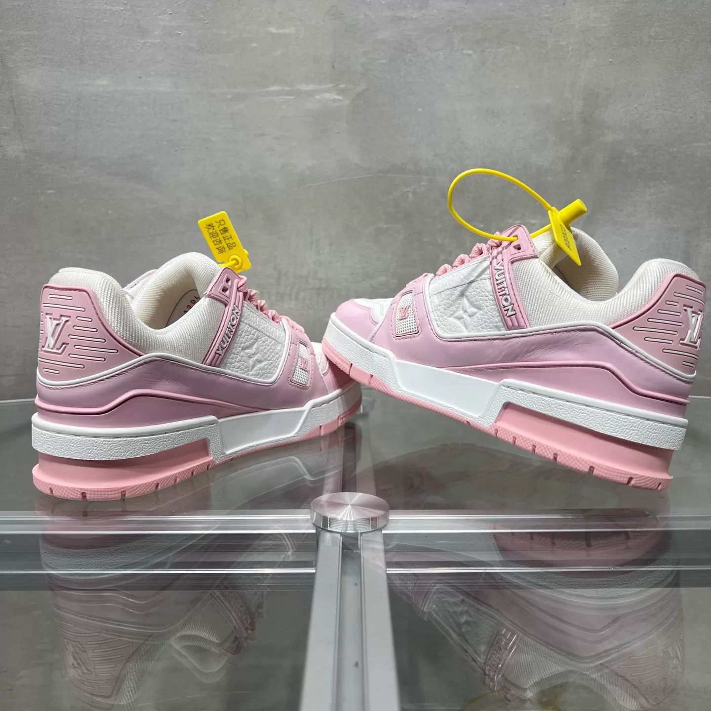 Louis Vuitton Louis Vuitton Trainer White/Pink Women's UK2.5/36.5 New Size US 6 / IT 36 - 5 Thumbnail
