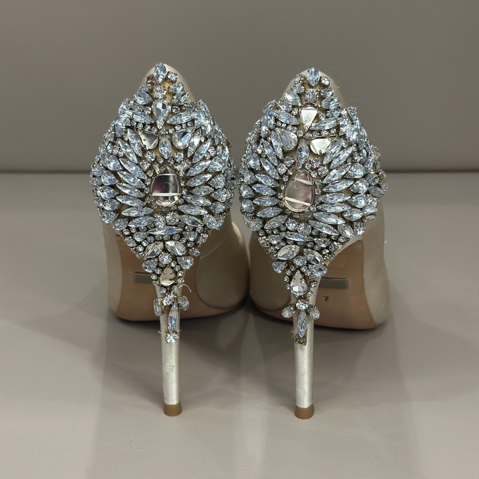 Badgley Mischka Badgley Mischka Wedding Embellished Ivory Pump Size US 7 / IT 37 - 6 Thumbnail