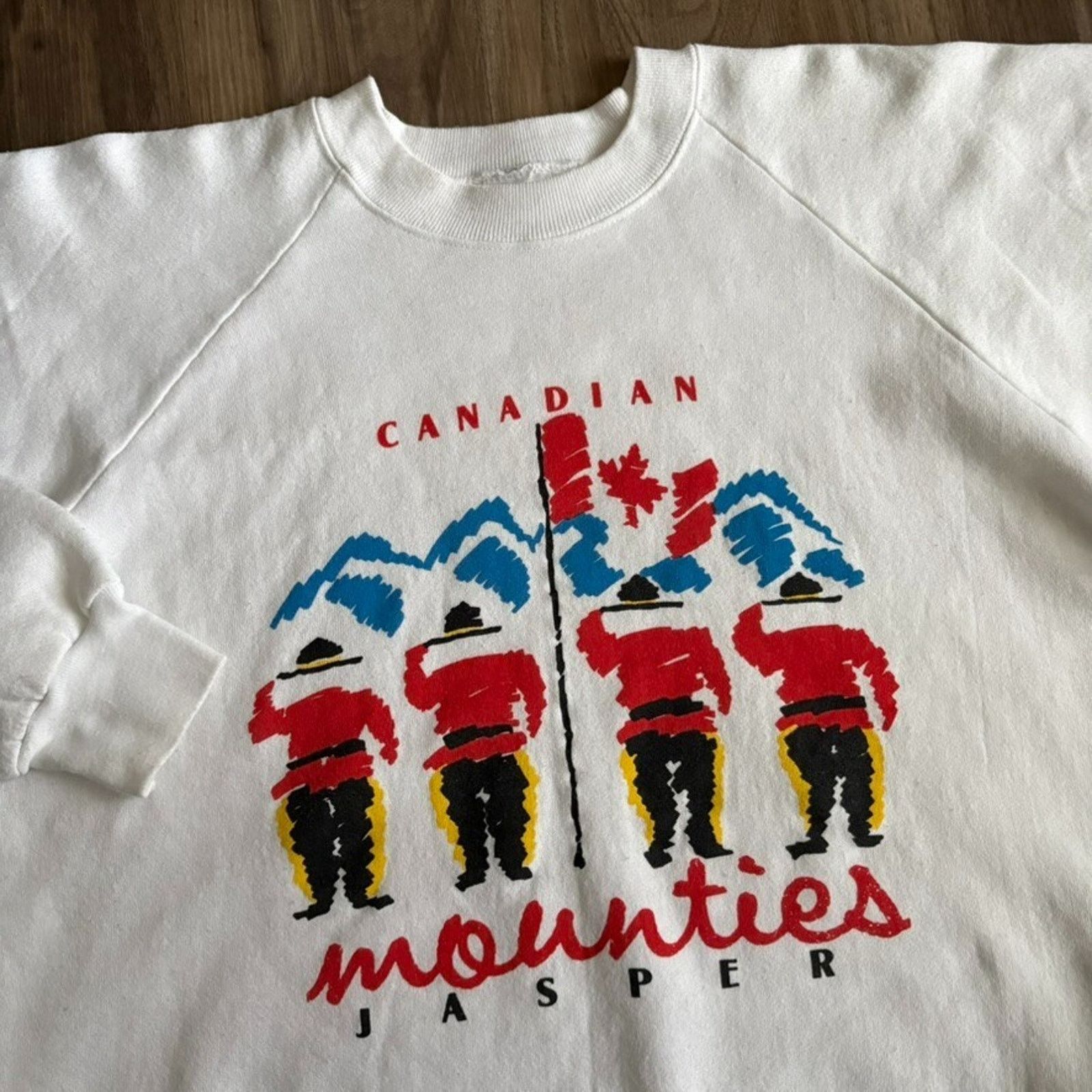 Vintage Vintage Canada Mounties Sweatshirt Men's Size L White 1980s Size US L / EU 52-54 / 3 - 1 Thumbnail