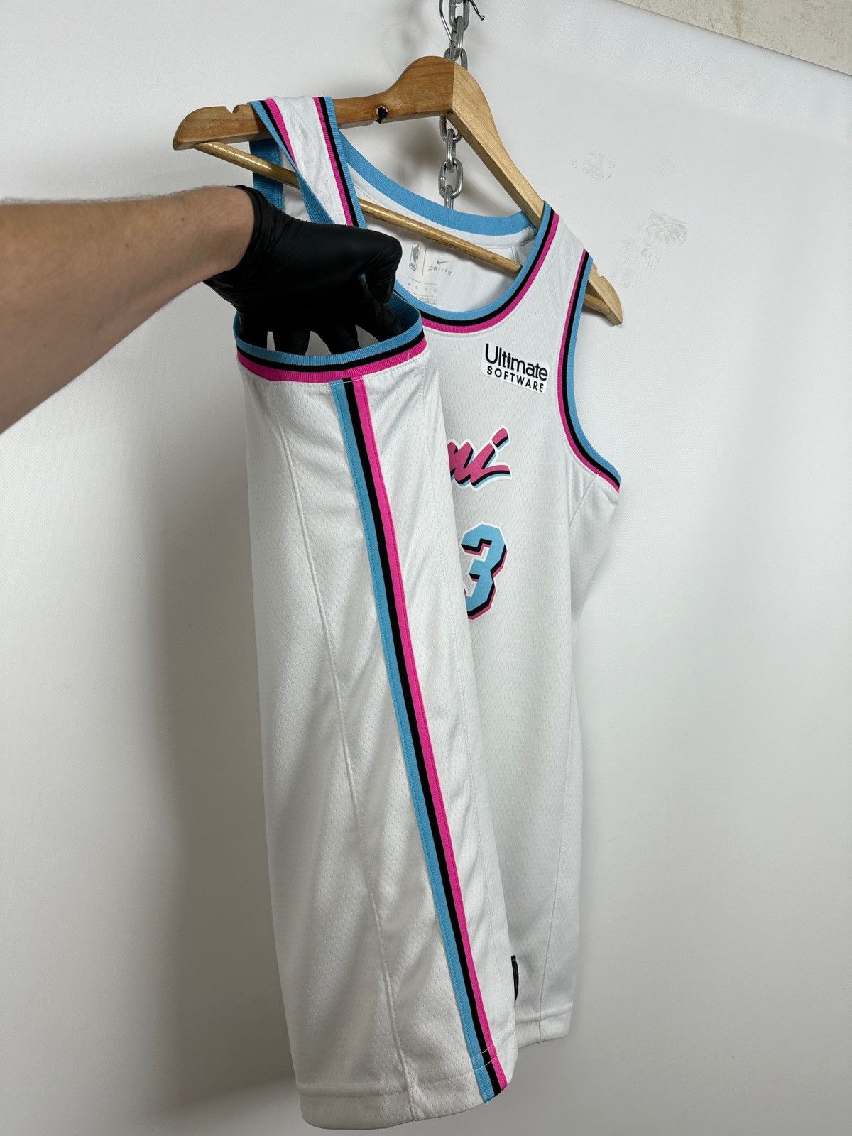 NBA Nike Miami Heat Swingman Vice City Dwyane Wade Jersey Size US S / EU 44-46 / 1 - 9 Thumbnail