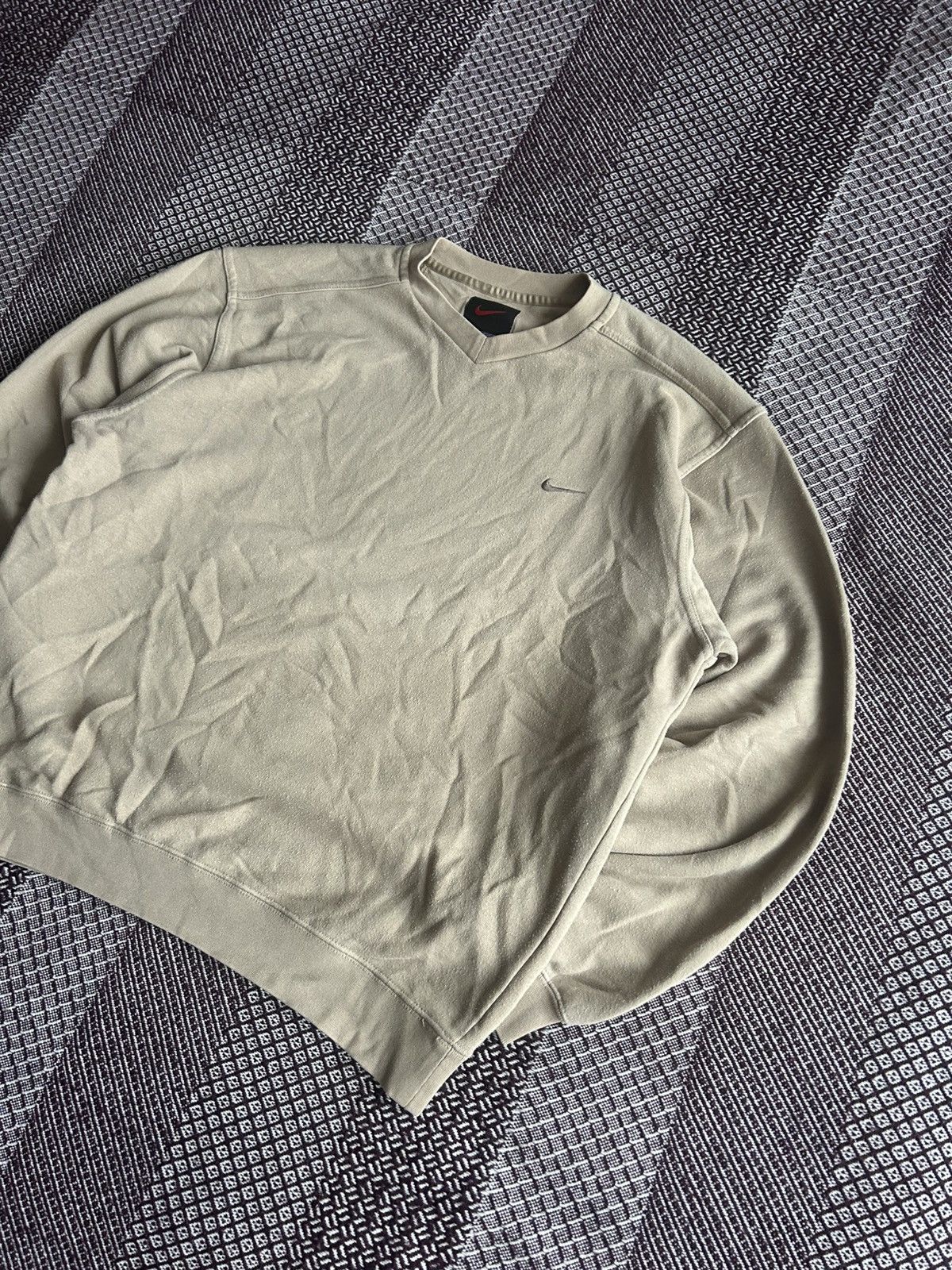 Nike Vintage Nike Beige Sweatshirt 90s Rare Small Logo Size M/L Size US M / EU 48-50 / 2 - 2 Thumbnail