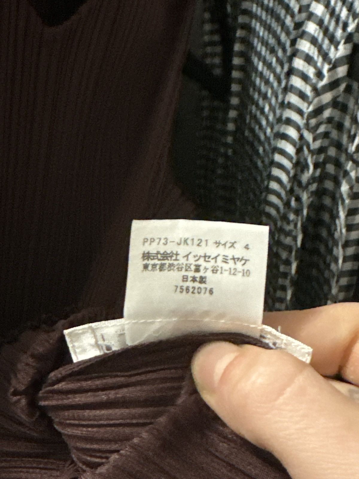 Issey Miyake × Pleats Please Issey Miyake Pleats Please Brown V-Neck Tank w/ Zigzag Hem Size M / US 6-8 / IT 42-44 - 7 Thumbnail