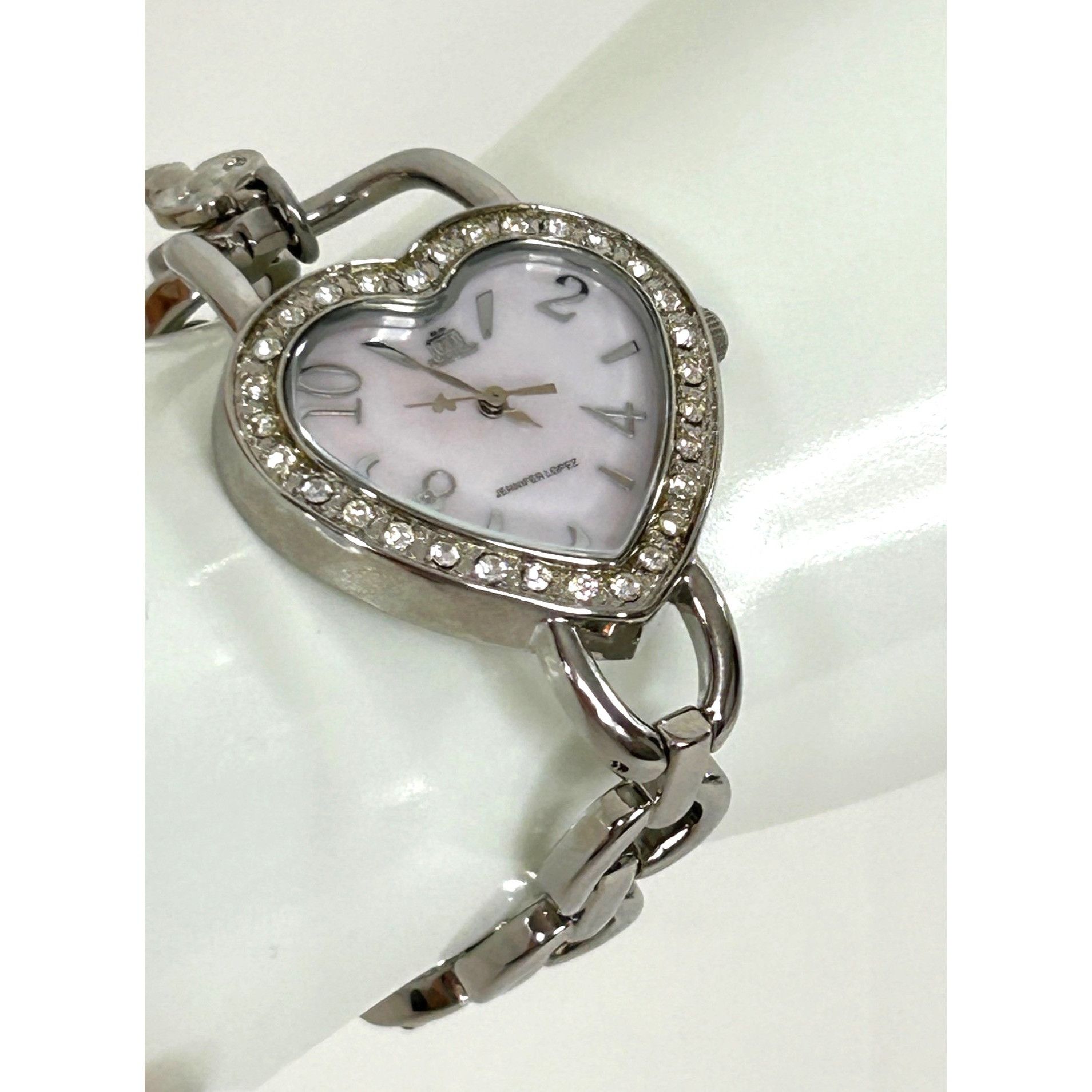 Fossil × Jennifer Lopez Jennifer Lopez Heart Wristwatch Vtg Lock Key Charms White Mo Size ONE SIZE - 4 Thumbnail