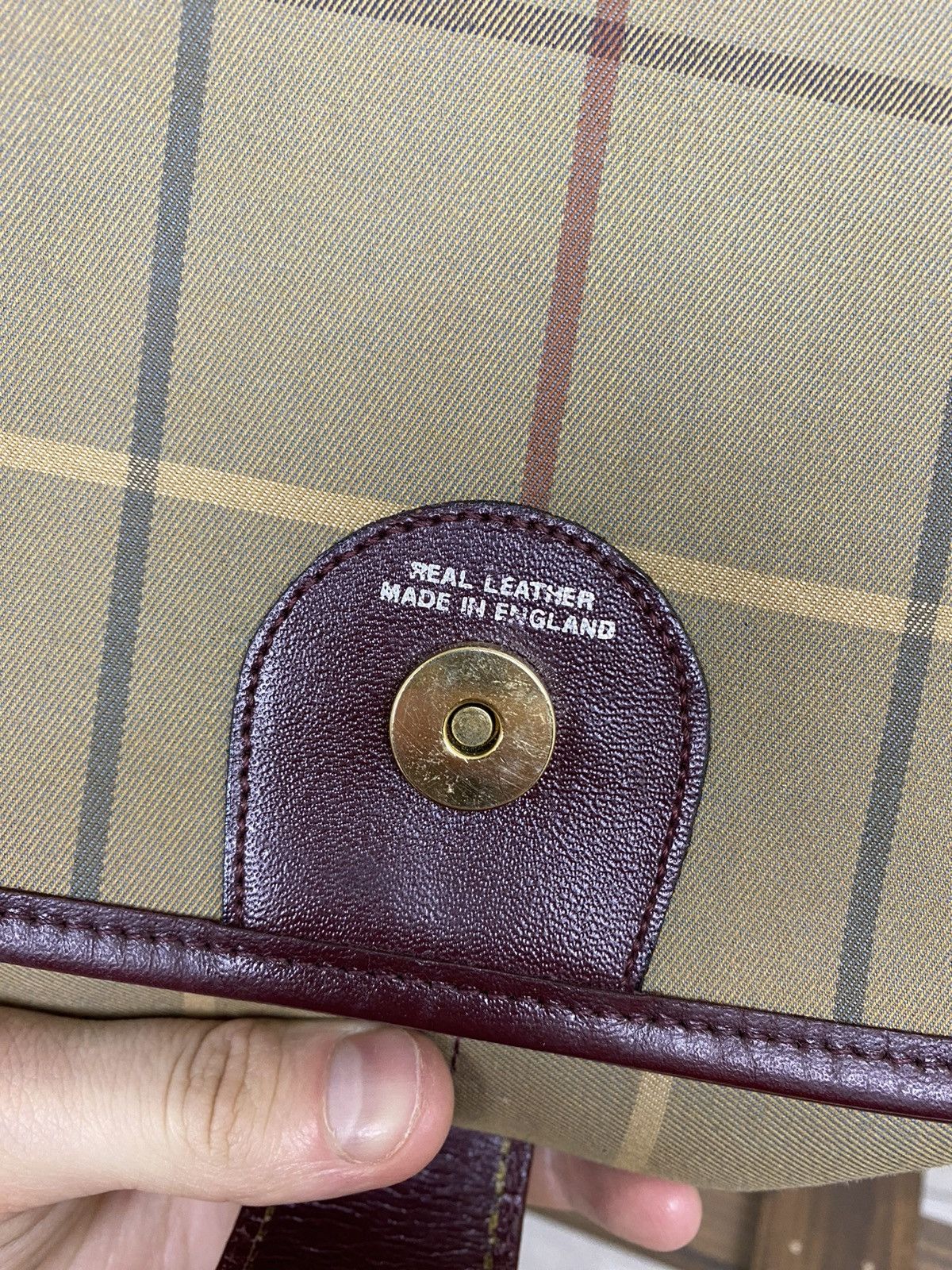 Burberry Vintage Burberry Canvass Check Messenger Bag Real Leather Size ONE SIZE - 6 Thumbnail