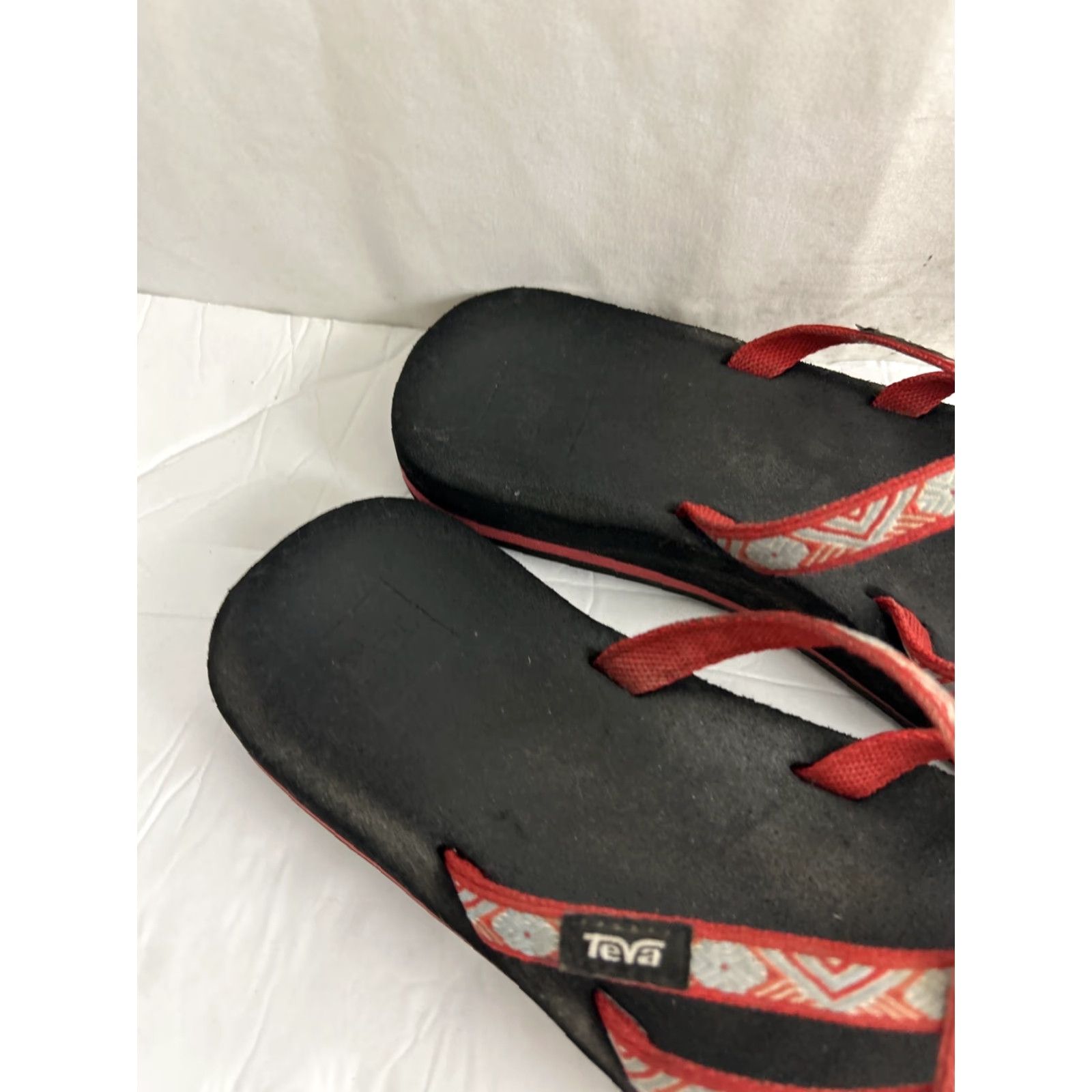 Teva Teva Olowahu Isla Red Sandal Women's Slip On Thong Geometric Cushioned Toe Strap 9m Bristol 84 Size US 7 / IT 37 - 4 Thumbnail
