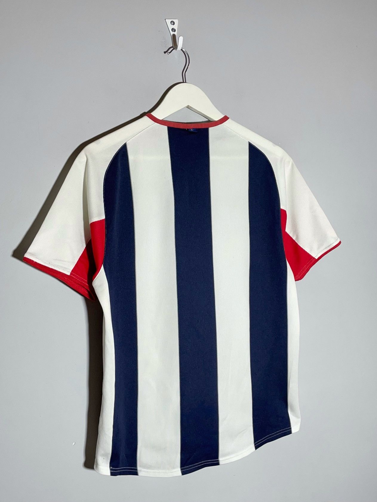 Diadora × Vintage West Bromwich Albion 2003/04 Home Diadora Football Shirt Size US S / EU 44-46 / 1 - 9 Thumbnail