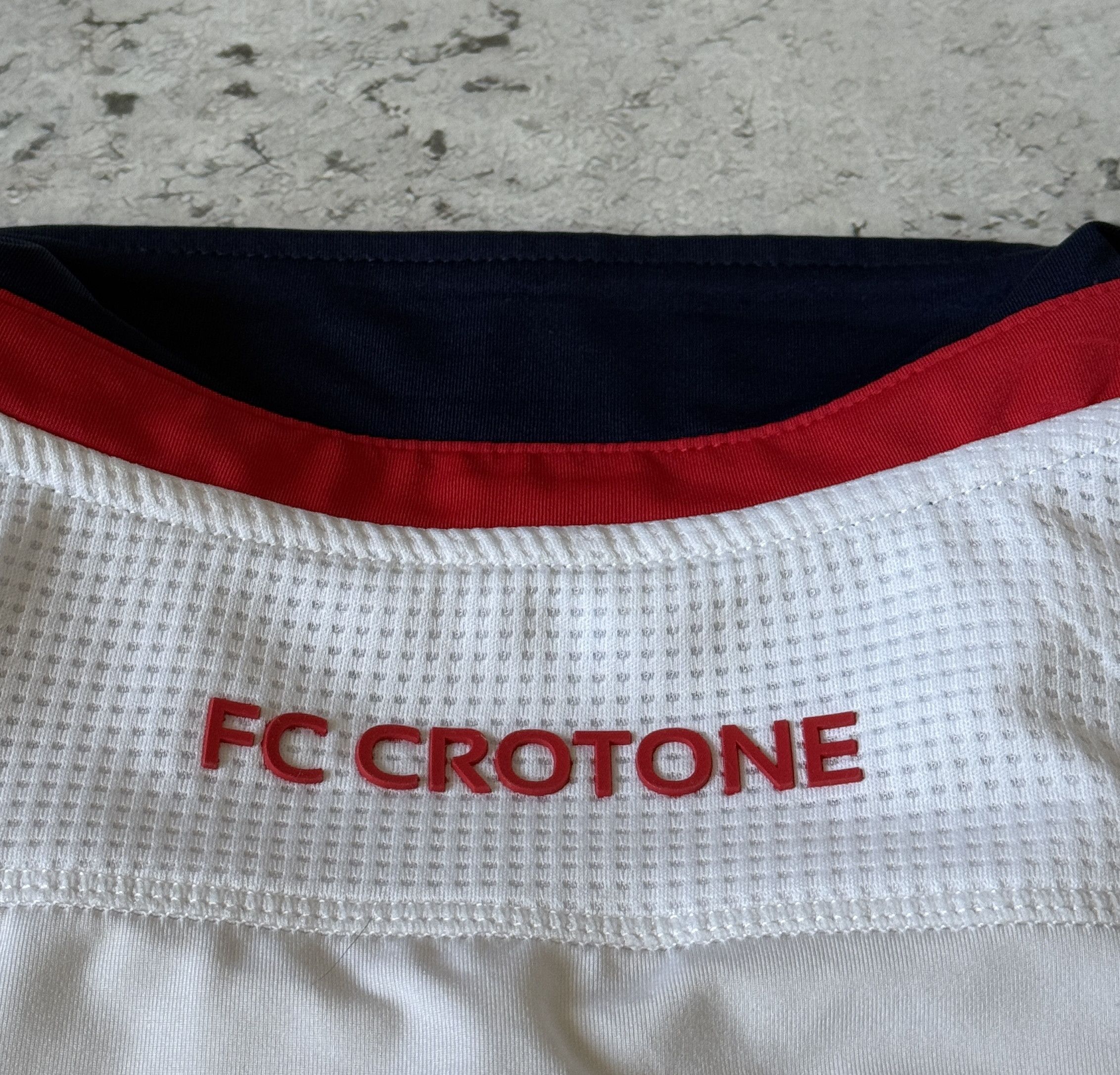 Other FC CROTONE 2018-19 AWAY SHIRT JERSEY ITALY SOCCER SIZE L Size US L / EU 52-54 / 3 - 8 Thumbnail