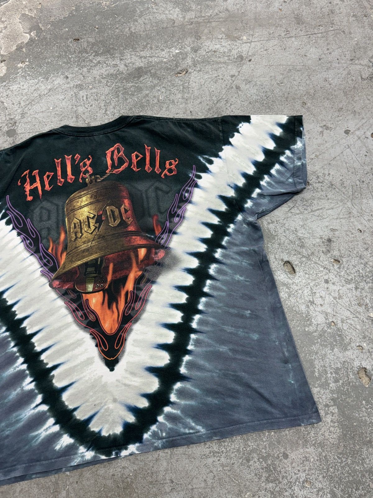 Band Tees Vintage AC/DC Hells Bells Tee Size US XL / EU 56 / 4 - 8 Thumbnail