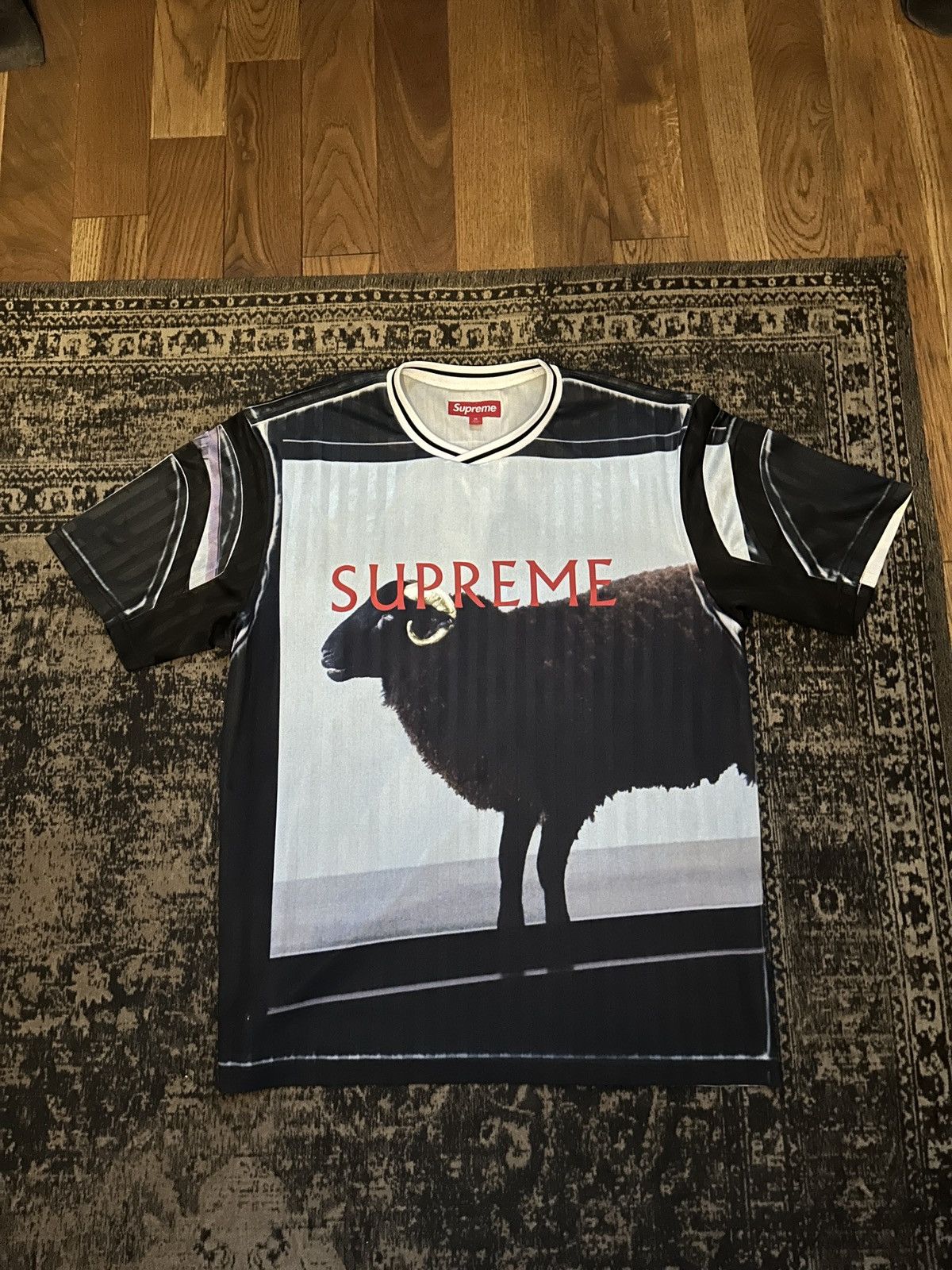 Damien Hirst × Supreme Supreme x Damien Hirst Ram Jersey SS25 Size US M / EU 48-50 / 2 - 1 Thumbnail