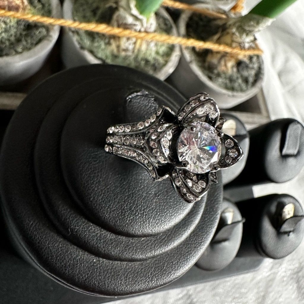 Vintage Victorian Gorgeous Black Silver Ring Size 7 BN Size ONE SIZE - 7 Thumbnail