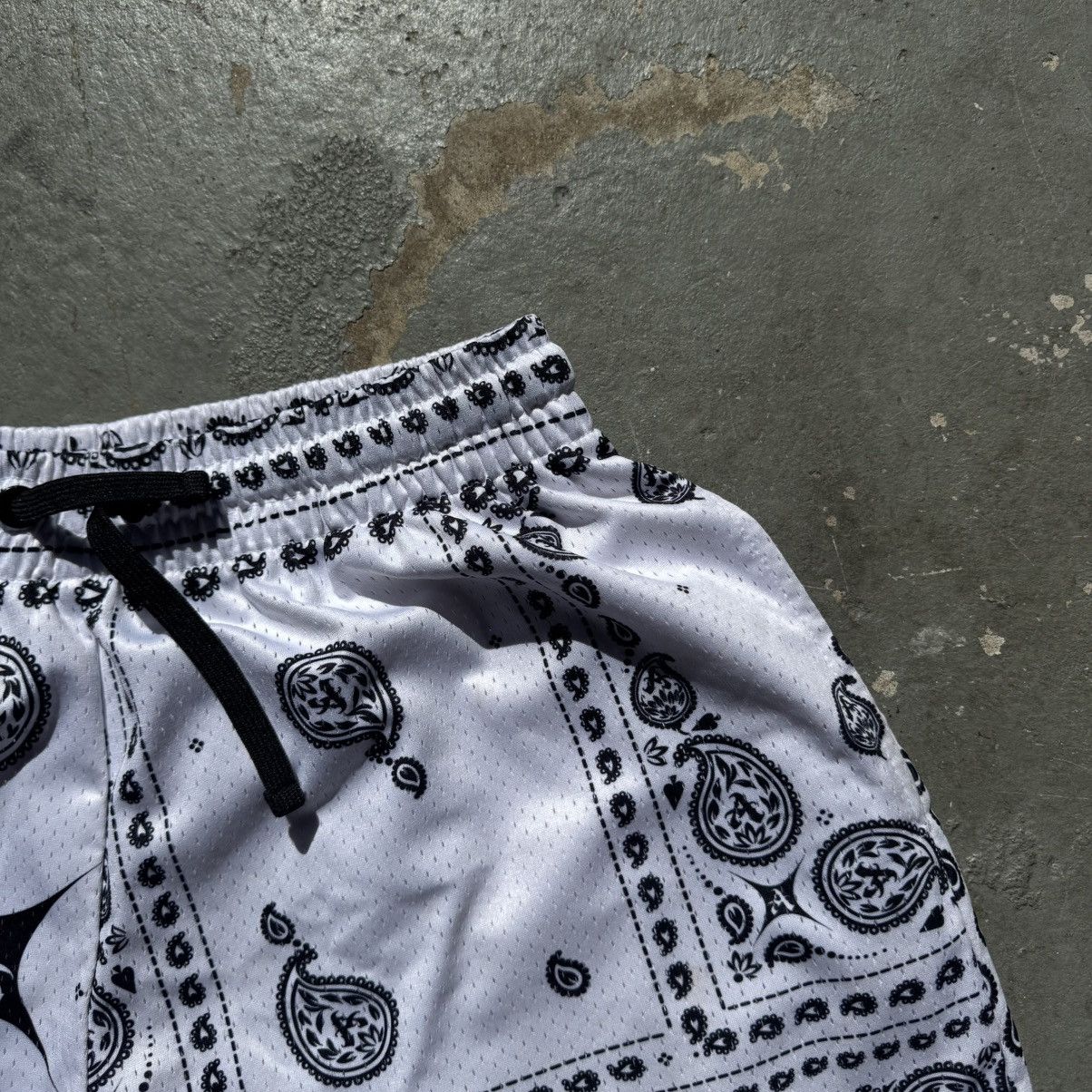 Other Ataki Bandana Print Gym Shorts Size US 32 / EU 48 - 2 Thumbnail