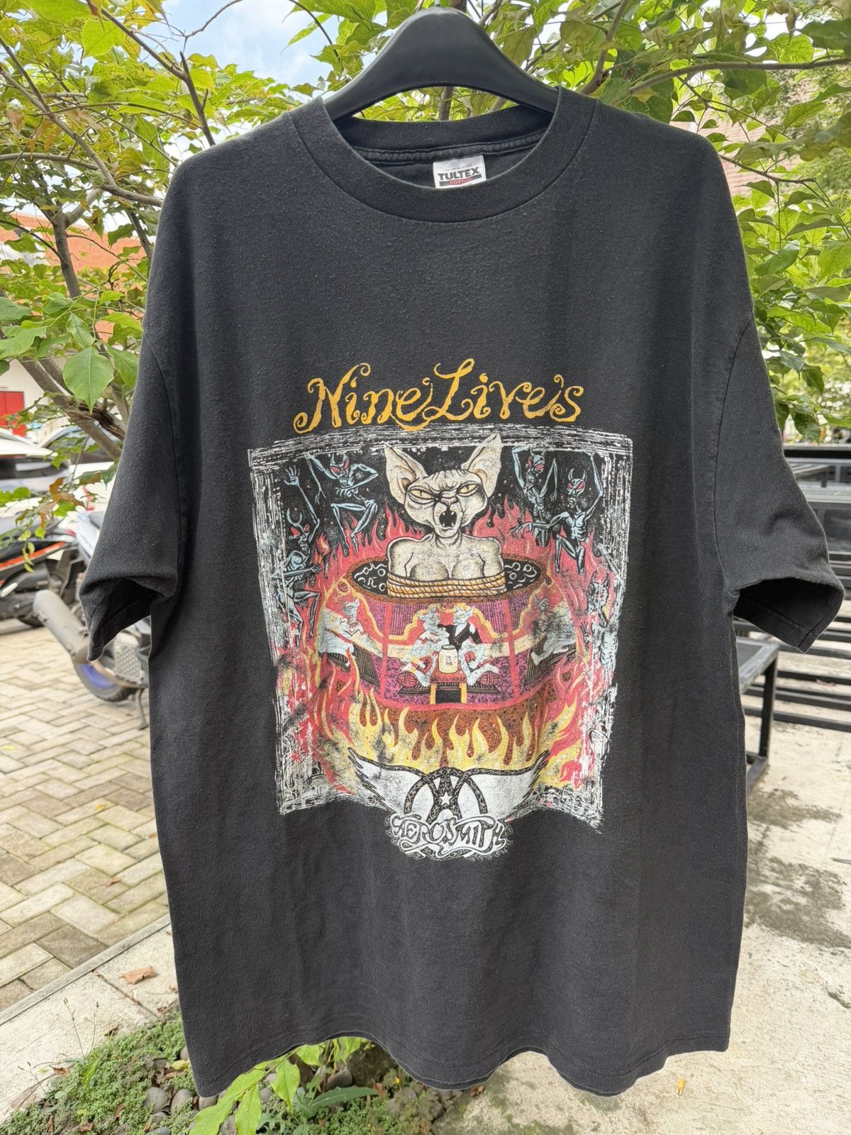 Band Tees Vintage Aerosmith 'Nine Lives Tour 1997' T-shirt Size US XL / EU 56 / 4 - 1 Thumbnail