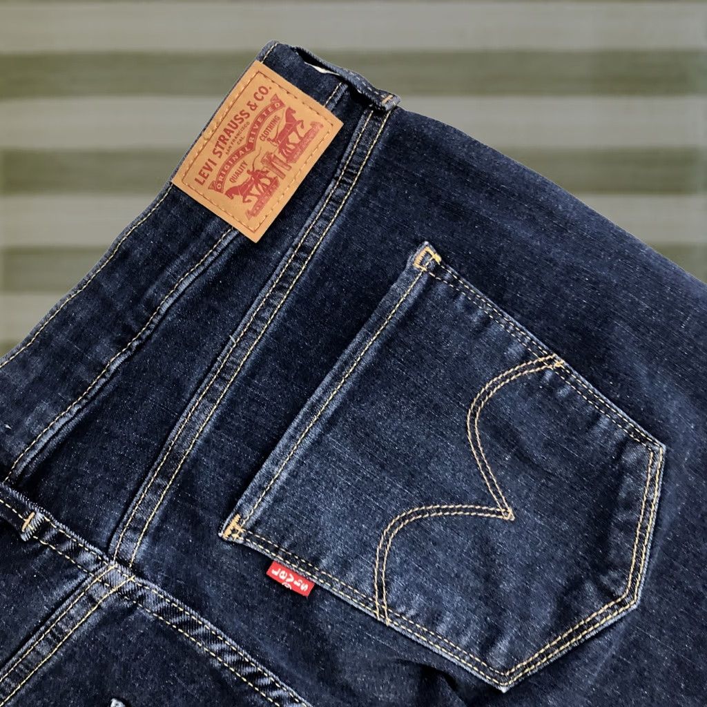 Levi's Levi’s Signature Mens Jeans 35 x 28.5 Mid Rise Skinny Dark Wash Denim 5-Pocket Zip Slim Blue Mens Regular Size M Size US 31 - 1 Thumbnail
