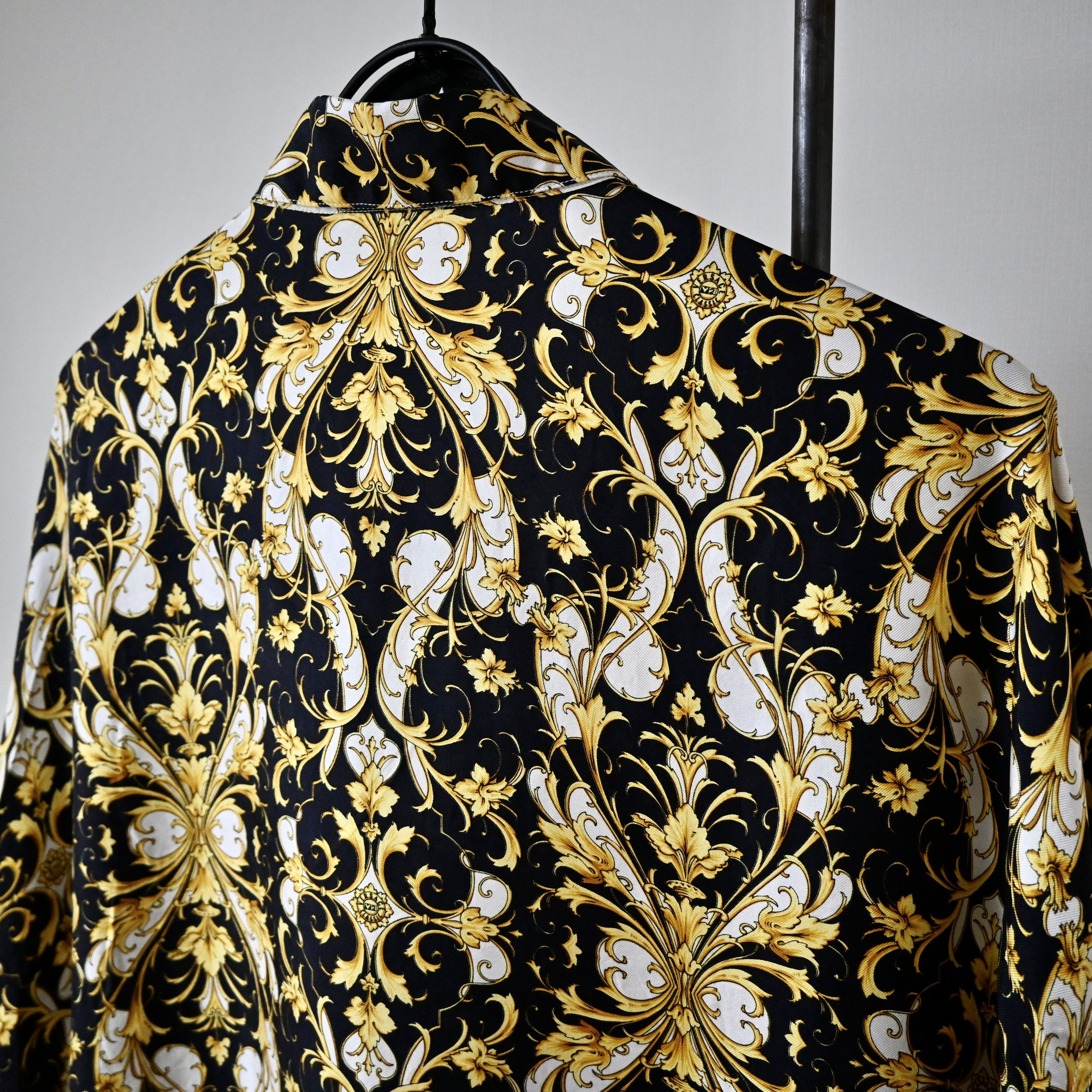 Versace VTG 1990s VERSACE CLASSIC V2 silk shirt made in Spain Size US XL / EU 56 / 4 - 3 Thumbnail
