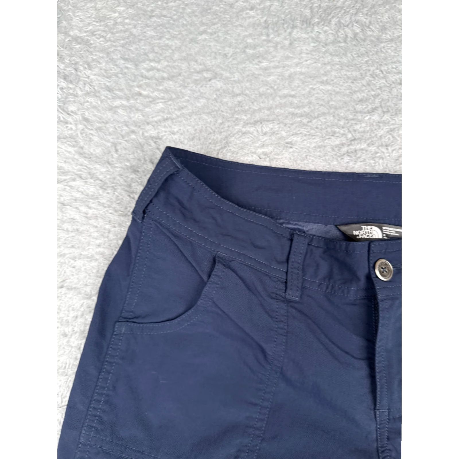 The North Face The North Face Womens Shorts Size 4 Blue Nylon Activewear with Large Pockets, 4.5 Inseam, Casual, Travel, Outdoor Size 27" / US 4 / IT 40 - 5 Thumbnail