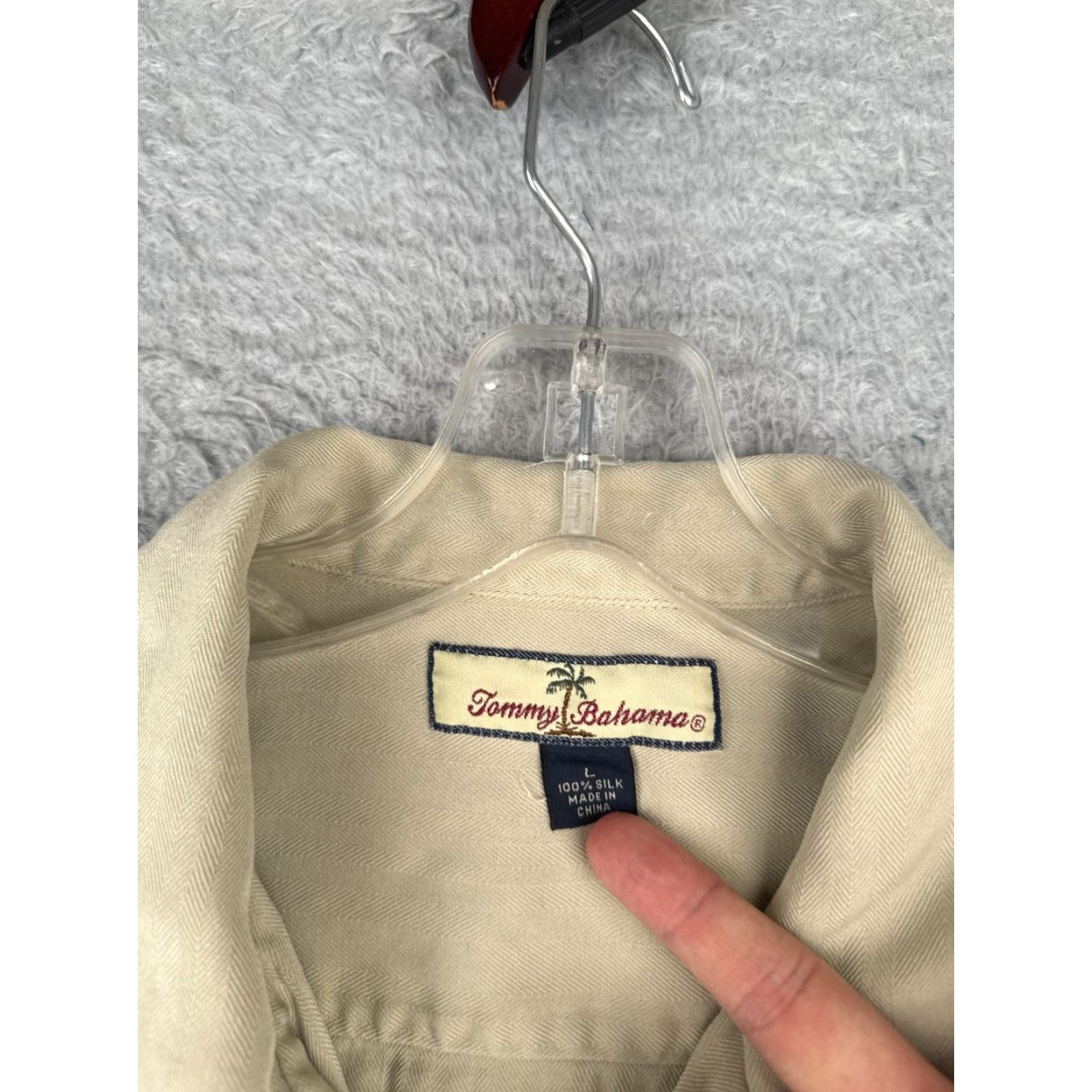 Tommy Bahama VINTAGE Tommy Bahama Shirt Men Large Beige Vertical Stripe 100% Silk Button Up Casual Resort 90s Mens Beach Hawaii Size US L / EU 52-54 / 3 - 7 Thumbnail