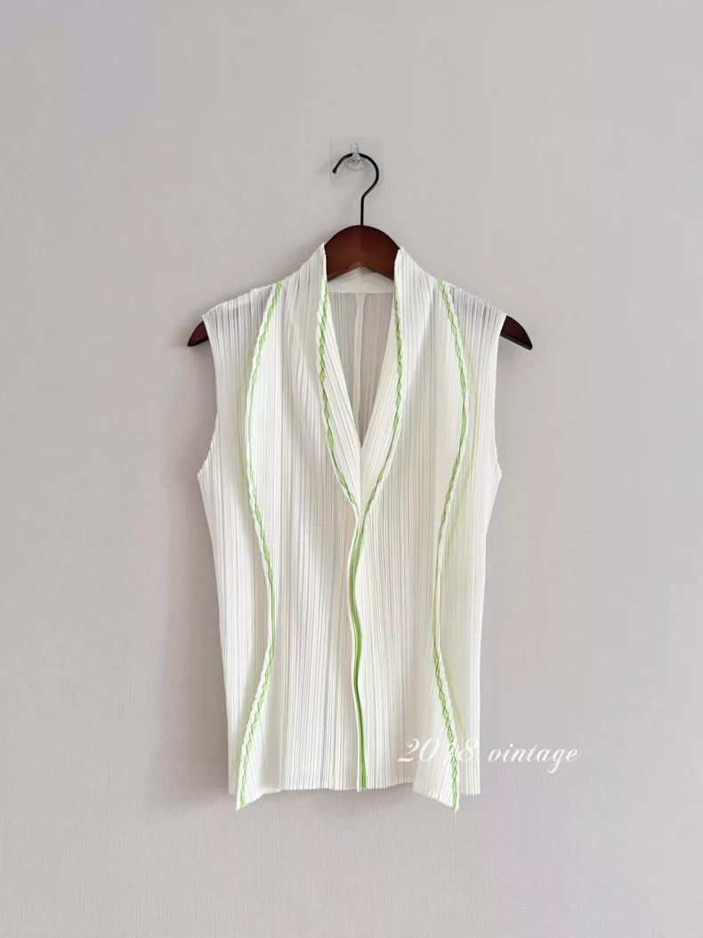 Issey Miyake Issey Miyake White green-edged pleated vest Size M / US 6-8 / IT 42-44 - 1 Thumbnail