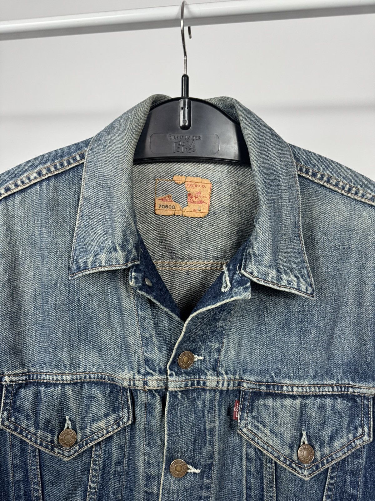 Levi's Vintage Levis Women Denim Jacket Faded Blue Trucker Size L Size L / US 10 / IT 46 - 4 Thumbnail