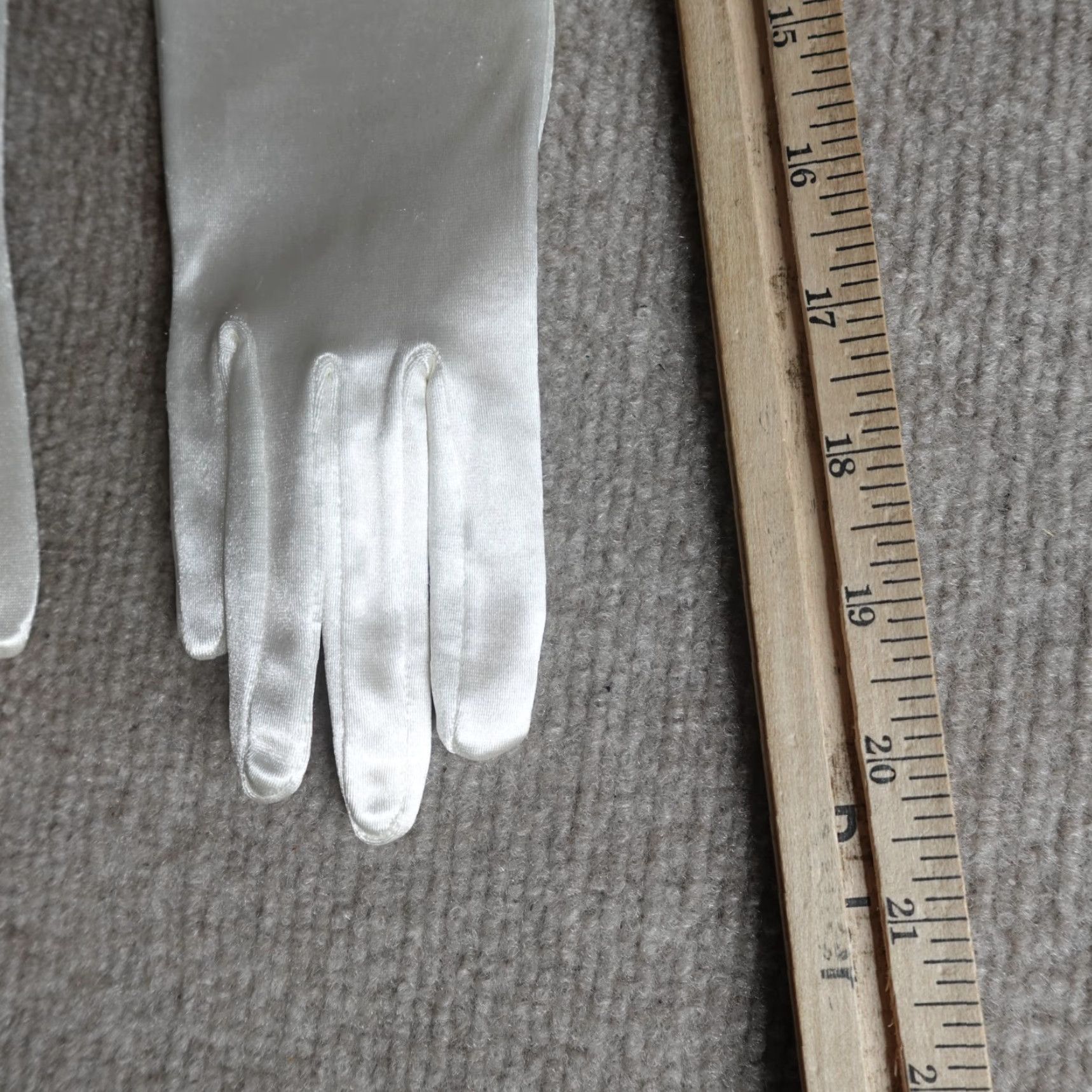 Vintage VINTAGE White Opera Length Gloves Nylon Satin Stretch Made in USA NEW Women Eveningwear Gloves Medium? Size ONE SIZE - 4 Thumbnail