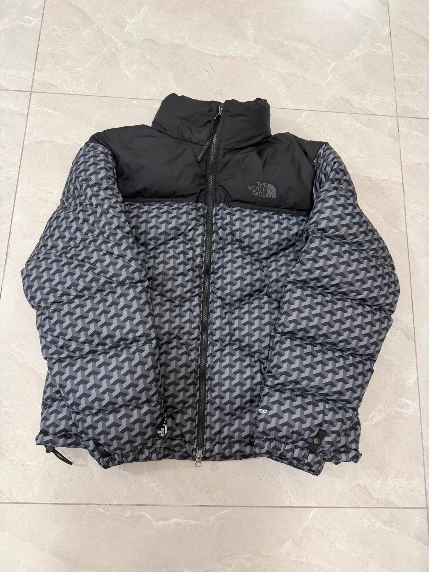 The North Face Black Patterned Puffer Jacket - Size M Size US M / EU 48-50 / 2 - 1 Thumbnail