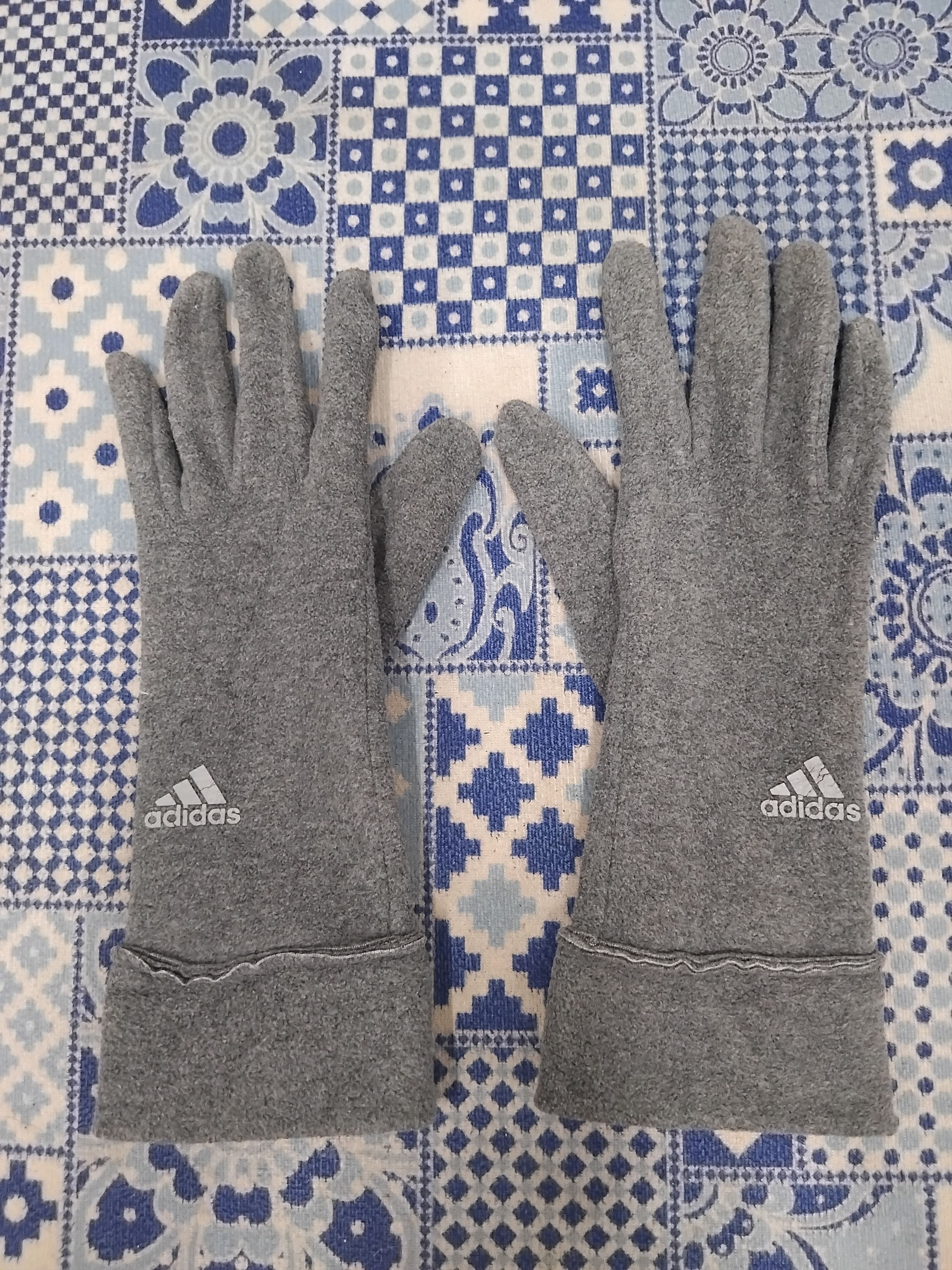 Adidas grey colour utility glove