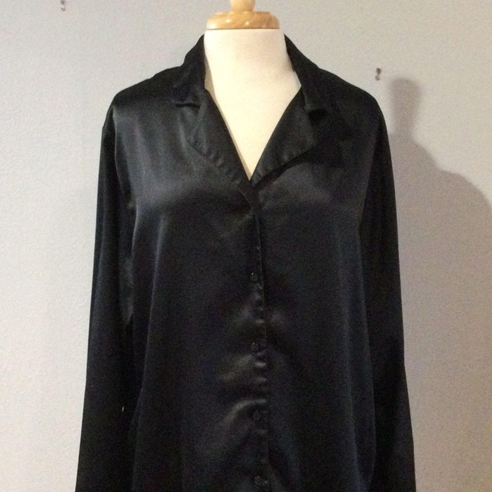Victoria's Secret Victoria's Secret Black Button Top Bottom Pajama Set Size L Size 32" / US 10 / IT 46 - 3 Thumbnail
