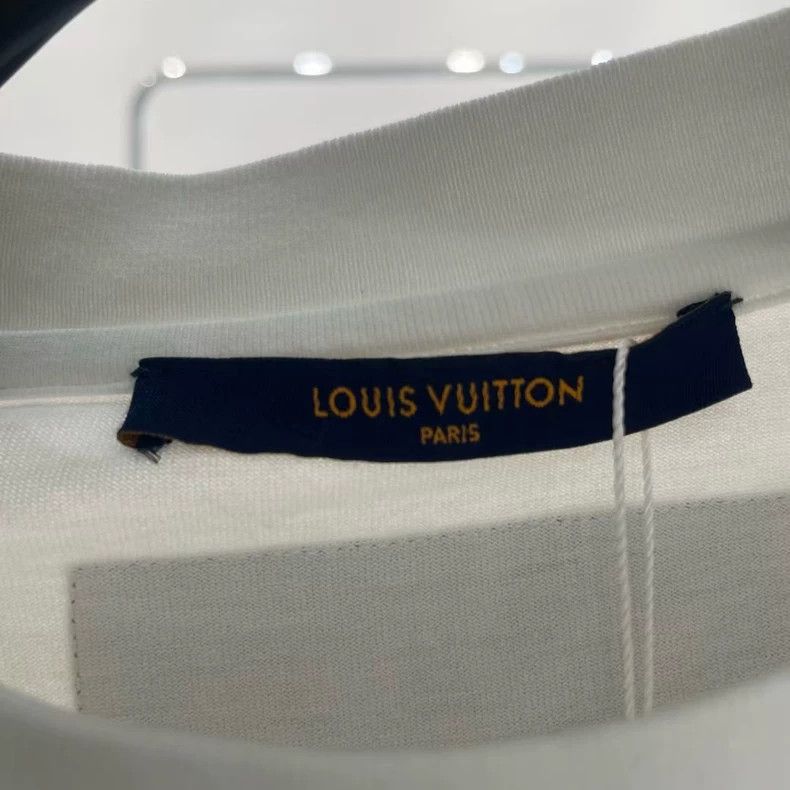 Louis Vuitton Louis Vuitton White embossed logo short sleeve Size US M / EU 48-50 / 2 - 4 Thumbnail