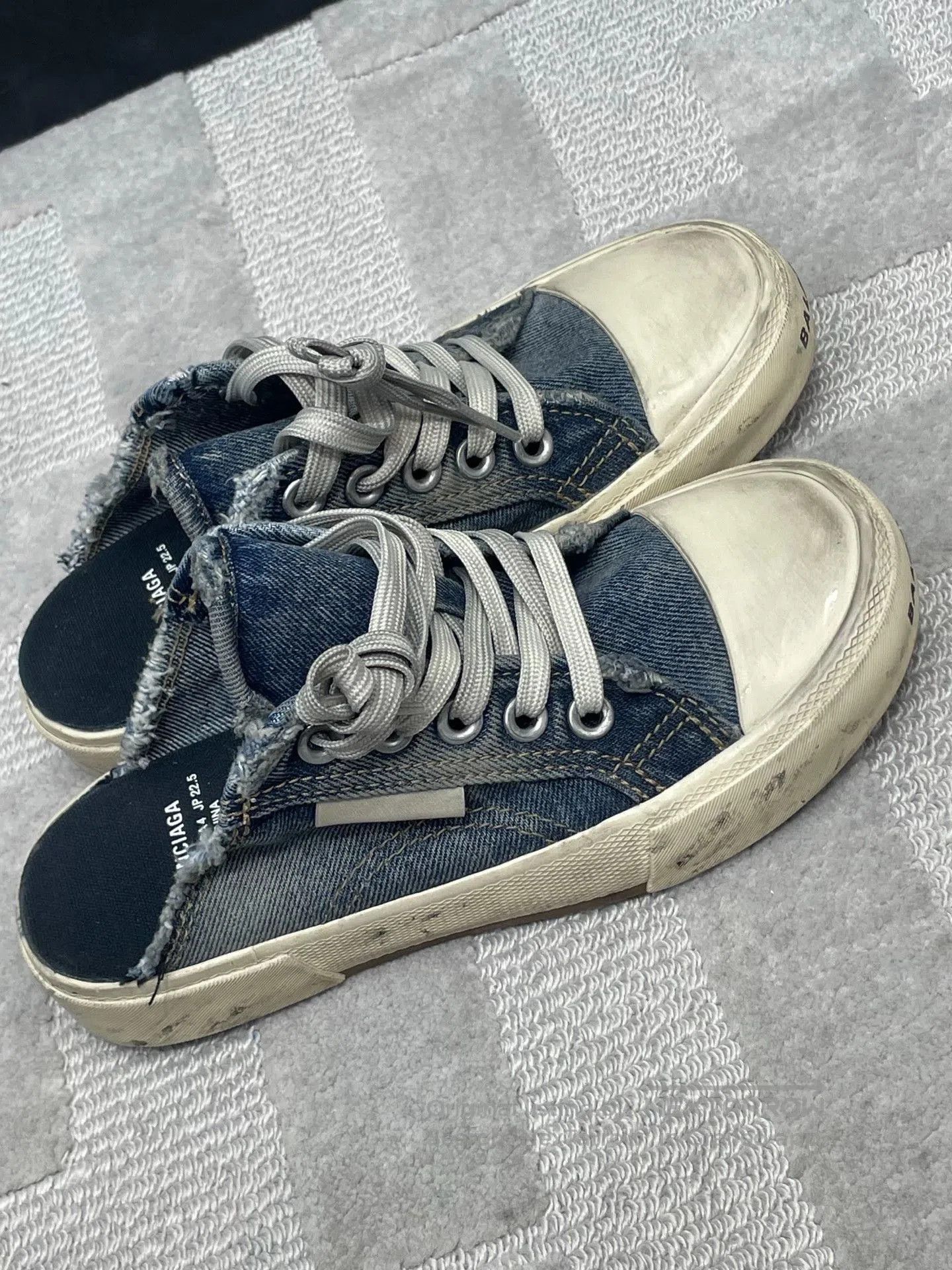 Balenciaga Balenciaga Denim Distressed Casual Mules. Size US 6 / IT 36 - 3 Thumbnail
