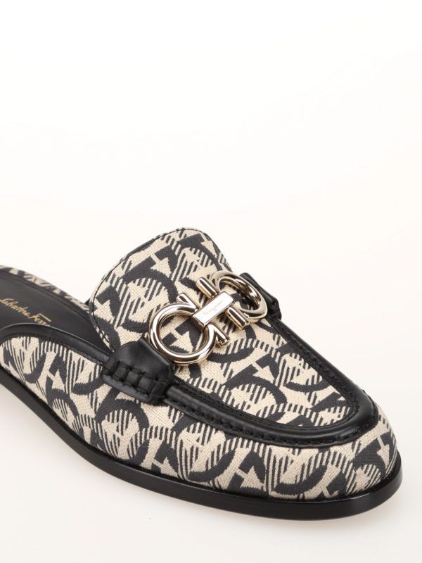 Salvatore Ferragamo o1y0426 Mules in Ivory/Black Size US 5 / IT 35 - 2 Thumbnail