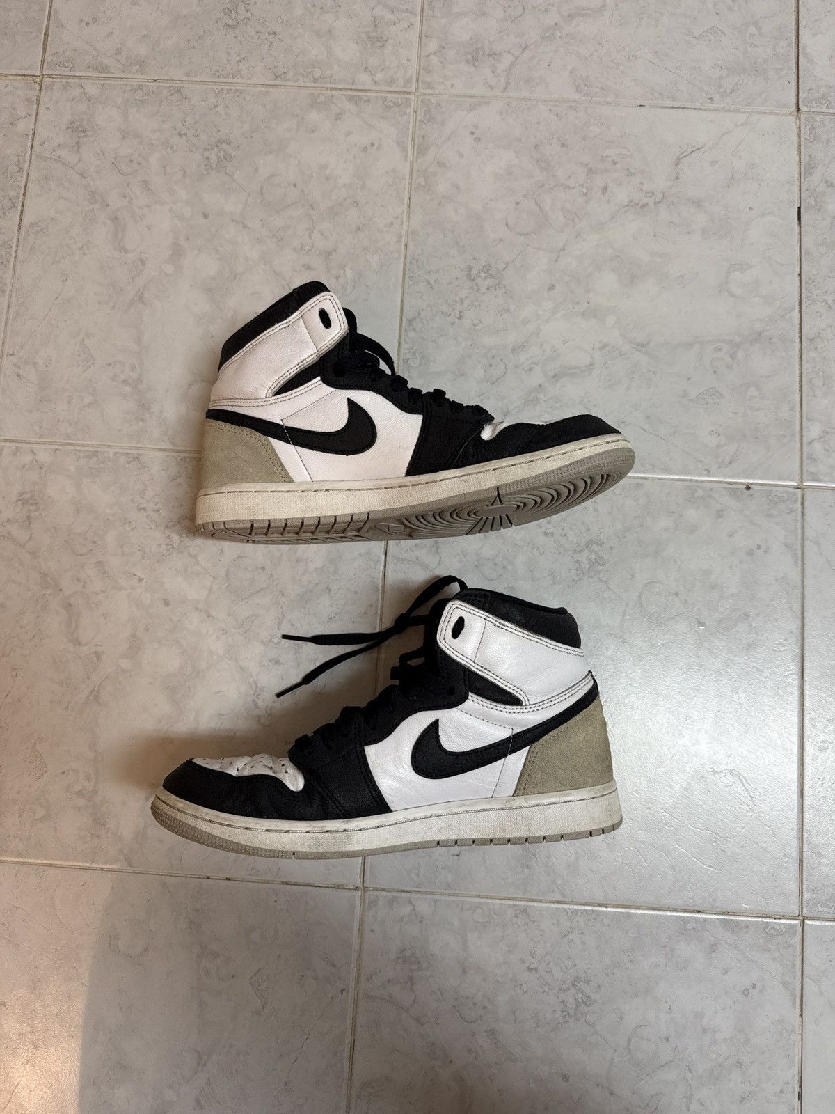 Jordan Brand × Nike Air Jordan 1 Retro High OG US 9 with Box Size US 9 / EU 42 - 1 Thumbnail