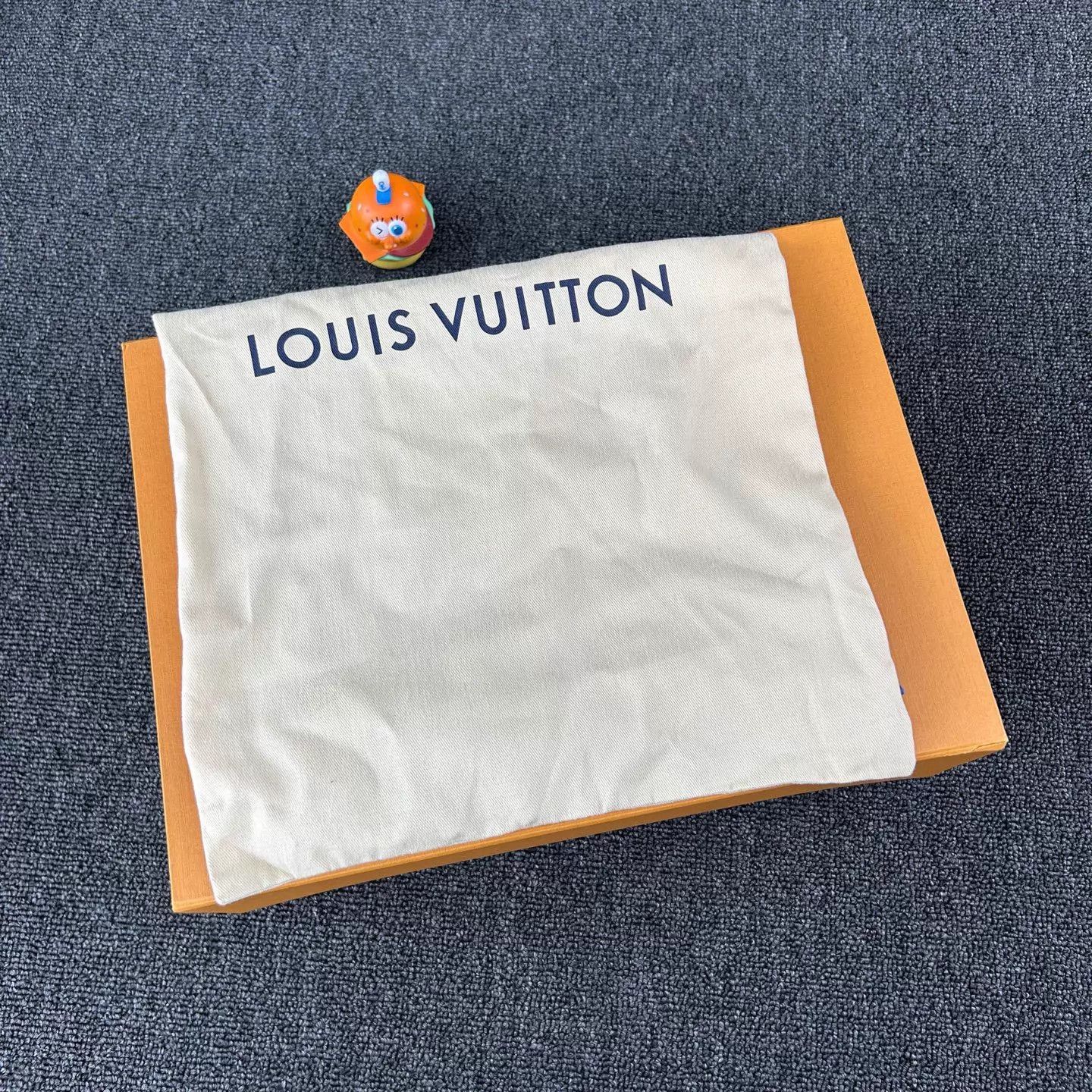Louis Vuitton LV Green Monogram Embossed Slippers EU37 Size US 6.5 / IT 36.5 - 8 Thumbnail