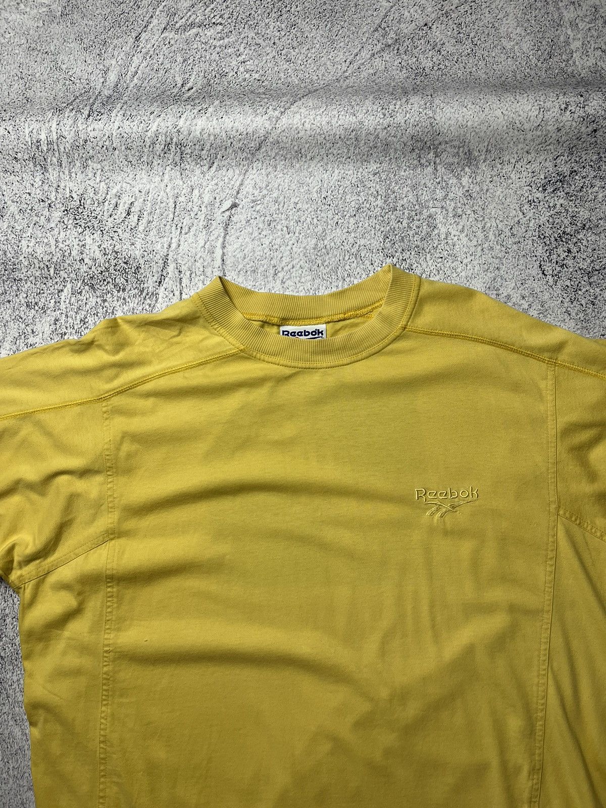 Reebok Vintage 90s Reebok Big Logo Casual Faded T-shirt Sport Style Size US XL / EU 56 / 4 - 5 Thumbnail
