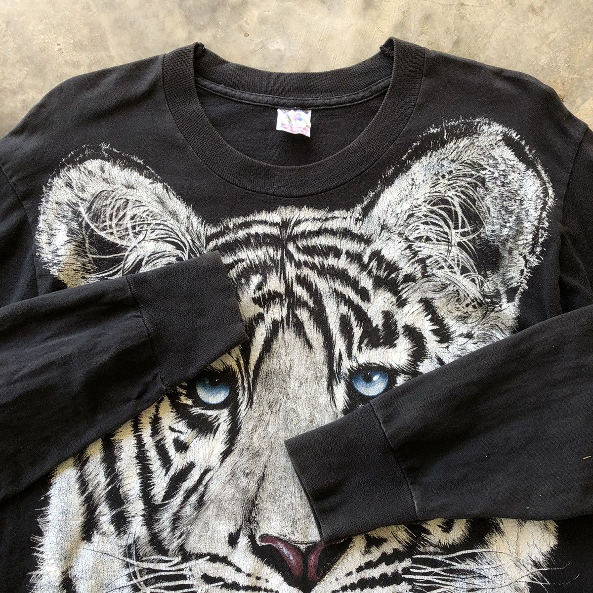 Fruit Of The Loom Vintage White Tiger Big Printed Long Sleeve Shirt Size US L / EU 52-54 / 3 - 3 Thumbnail