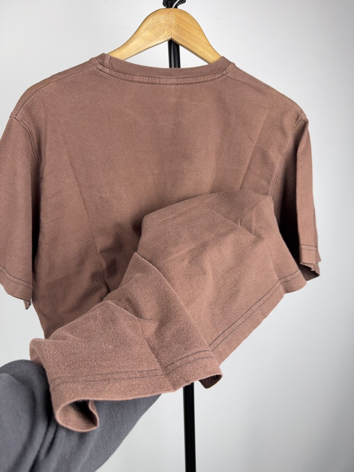 Nike Vintage 90s Nike Faded Mini Swoosh Brown T-Shirt Vintage Y2K Size US L / EU 52-54 / 3 - 15 Thumbnail