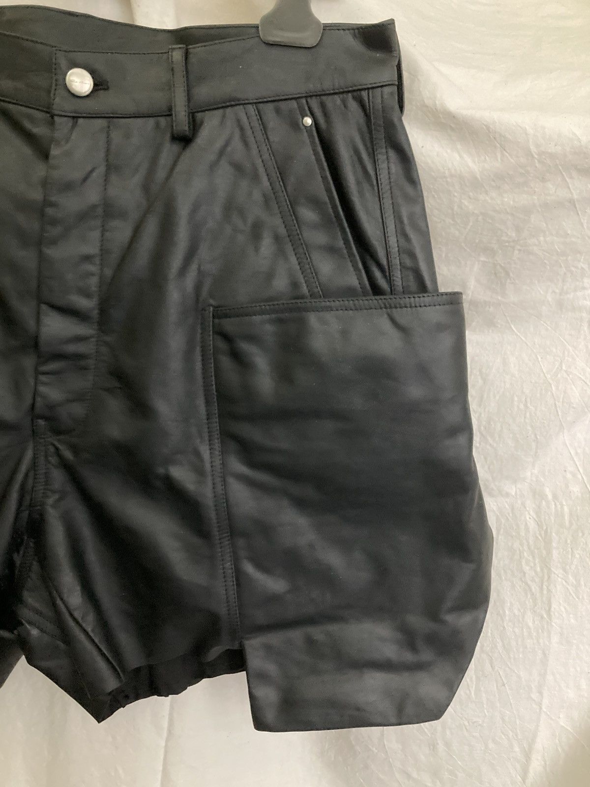 Rick Owens NEVER WORN / Rick Owens Leather Stefan Cargo Shorts in Black Size US 32 / EU 48 - 12 Thumbnail