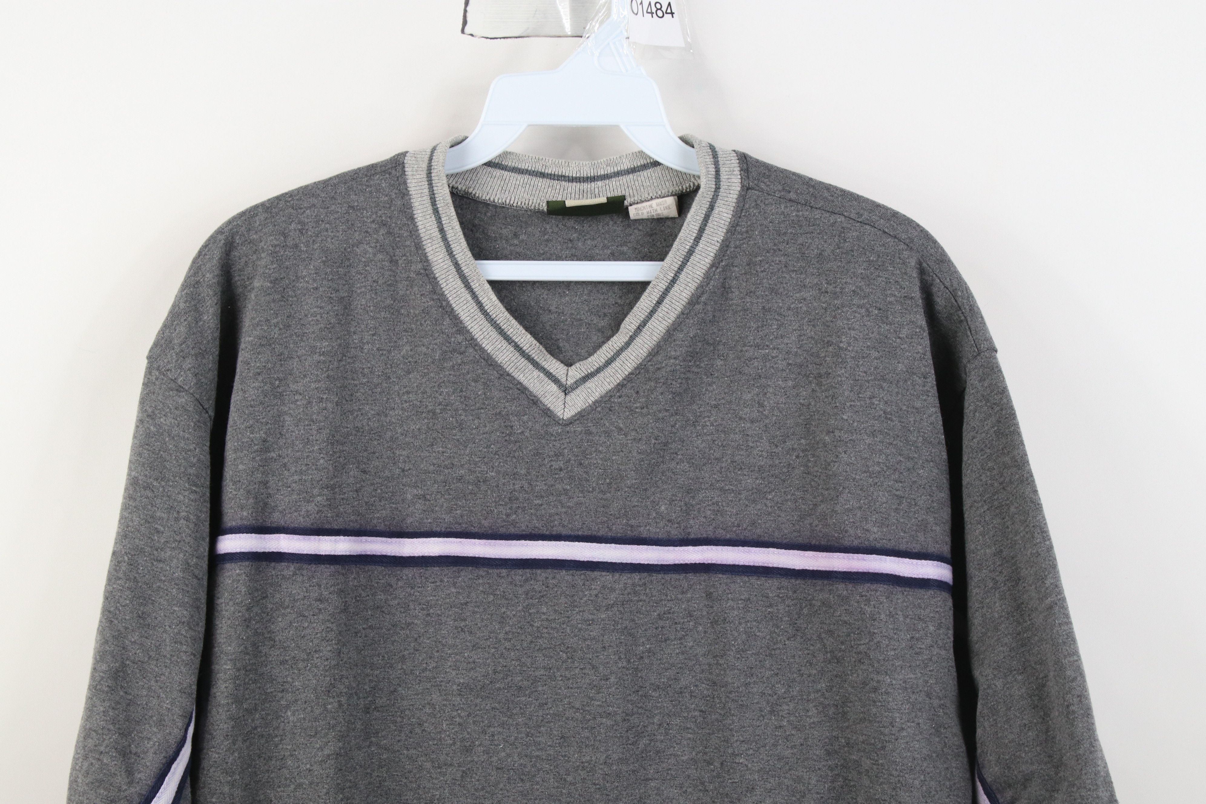 Vintage Vintage 90s Streetwear Short Sleeve V-Neck T-Shirt Gray USA Size US M / EU 48-50 / 2 - 2 Thumbnail