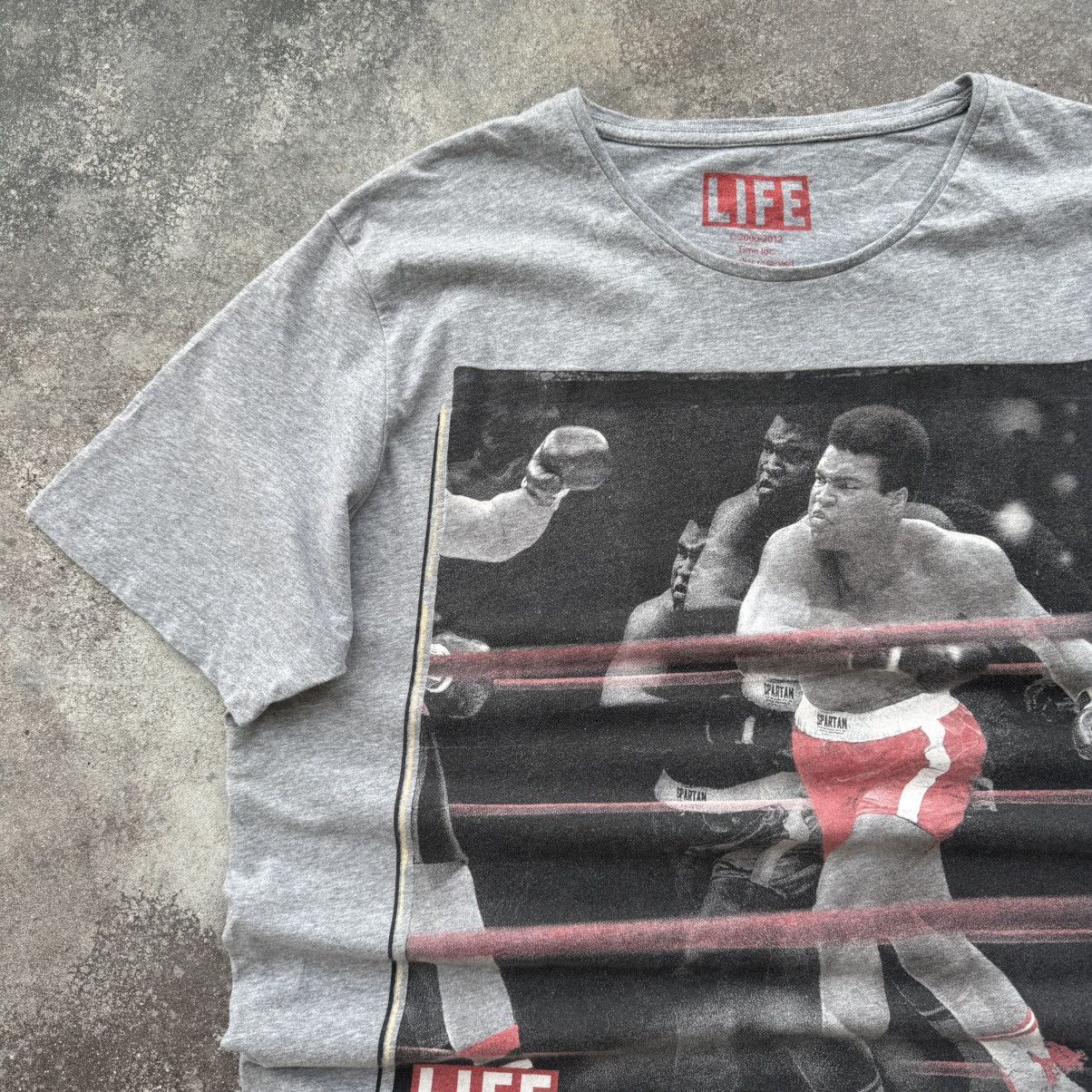 20471120 × If Six Was Nine × Japanese Brand Mohamed Ali Vintage Y2K Iconic Printed T-Shirt Size US XXL / EU 58 / 5 - 3 Thumbnail